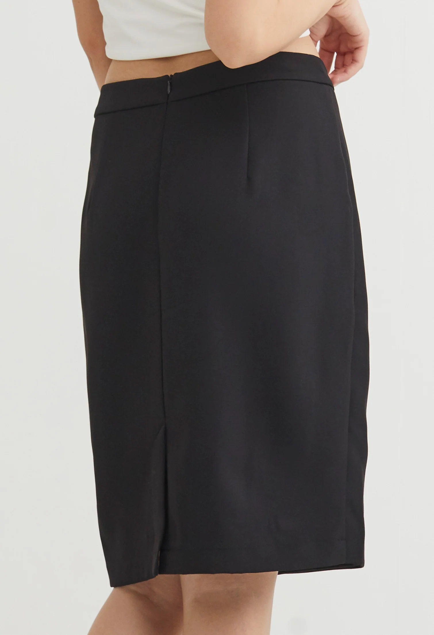 Scallop Hemmed Pencil Skirt