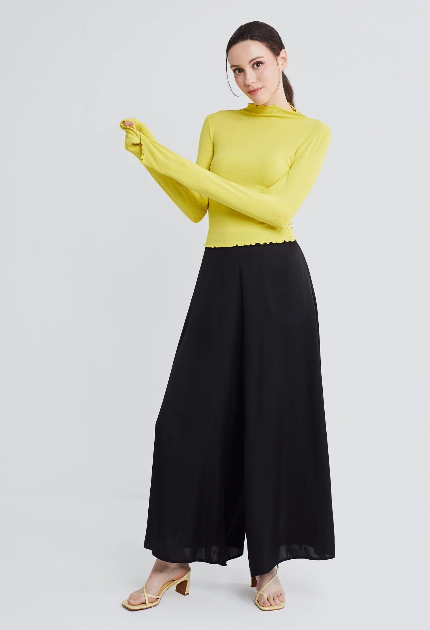 Frilled Turtleneck Inner Fitted Top
