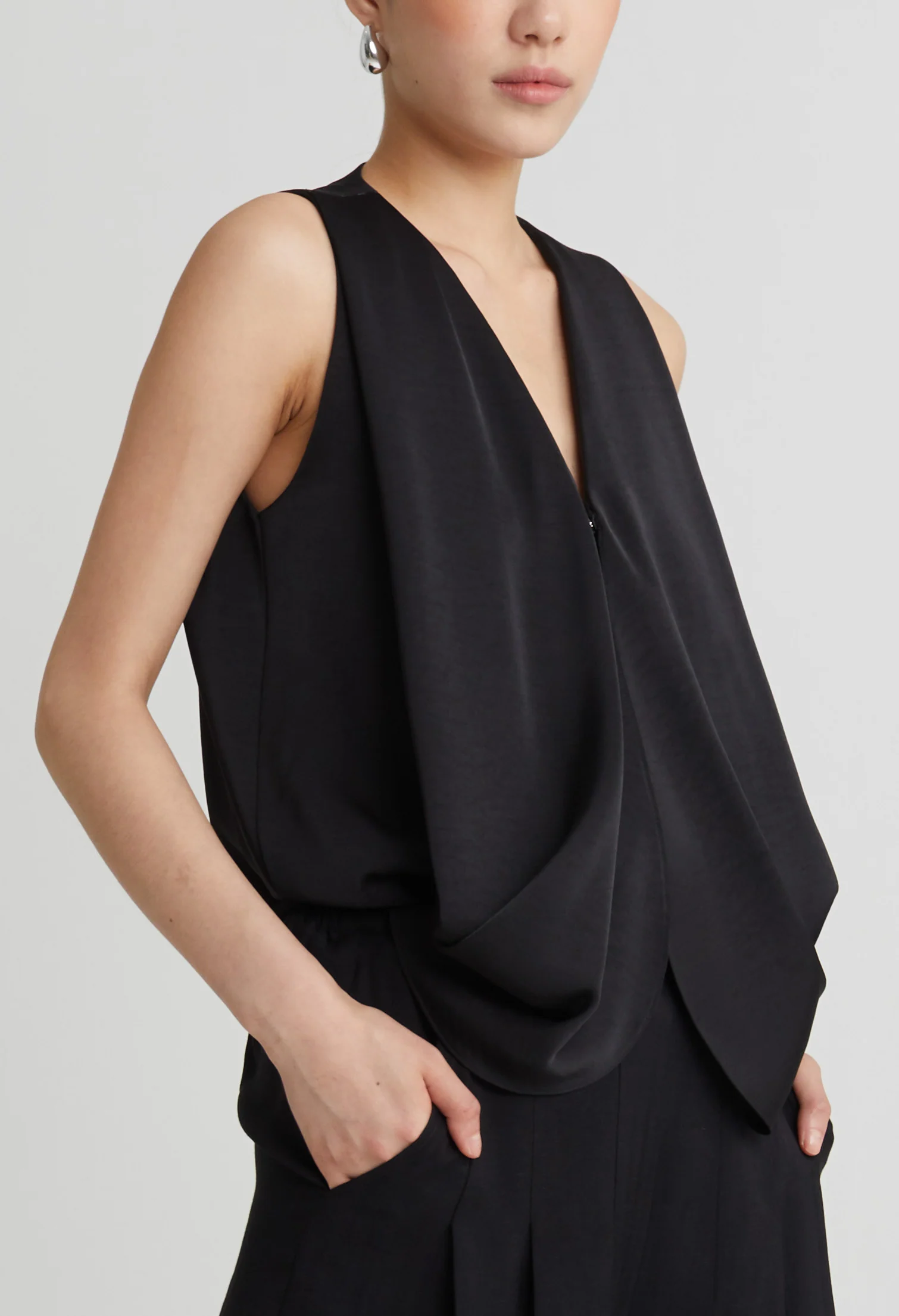 nichii X NURITA HARITH Elegant Two-way Flou Sleeveless Top