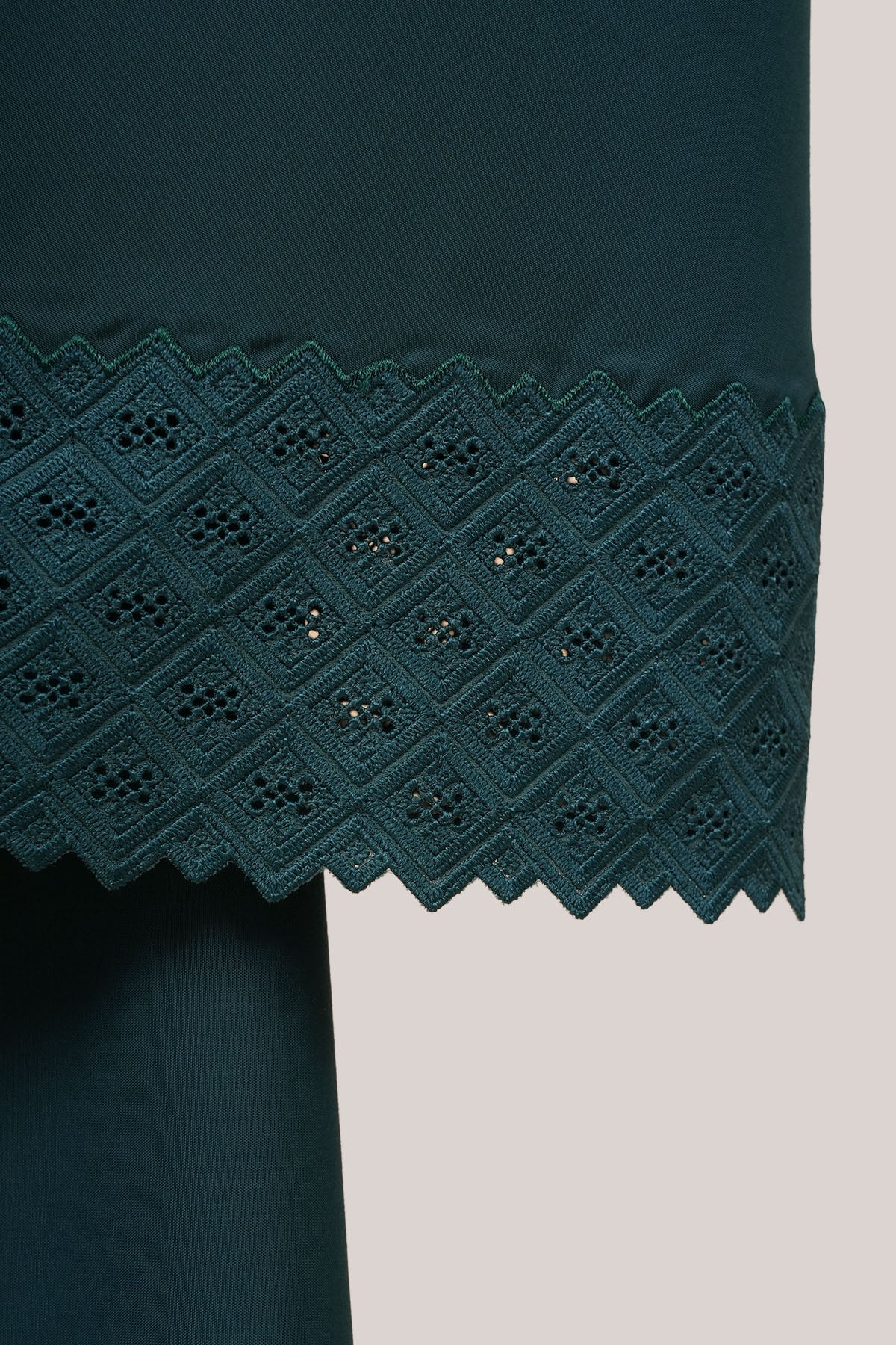 Telekung Harmony Signature Elara