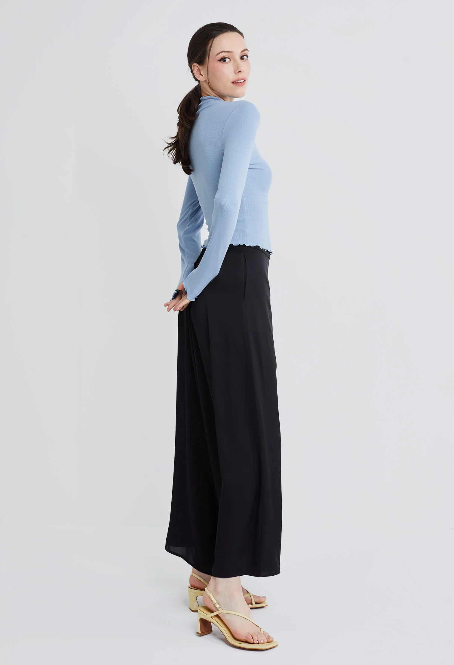 Frilled Turtleneck Inner Fitted Top