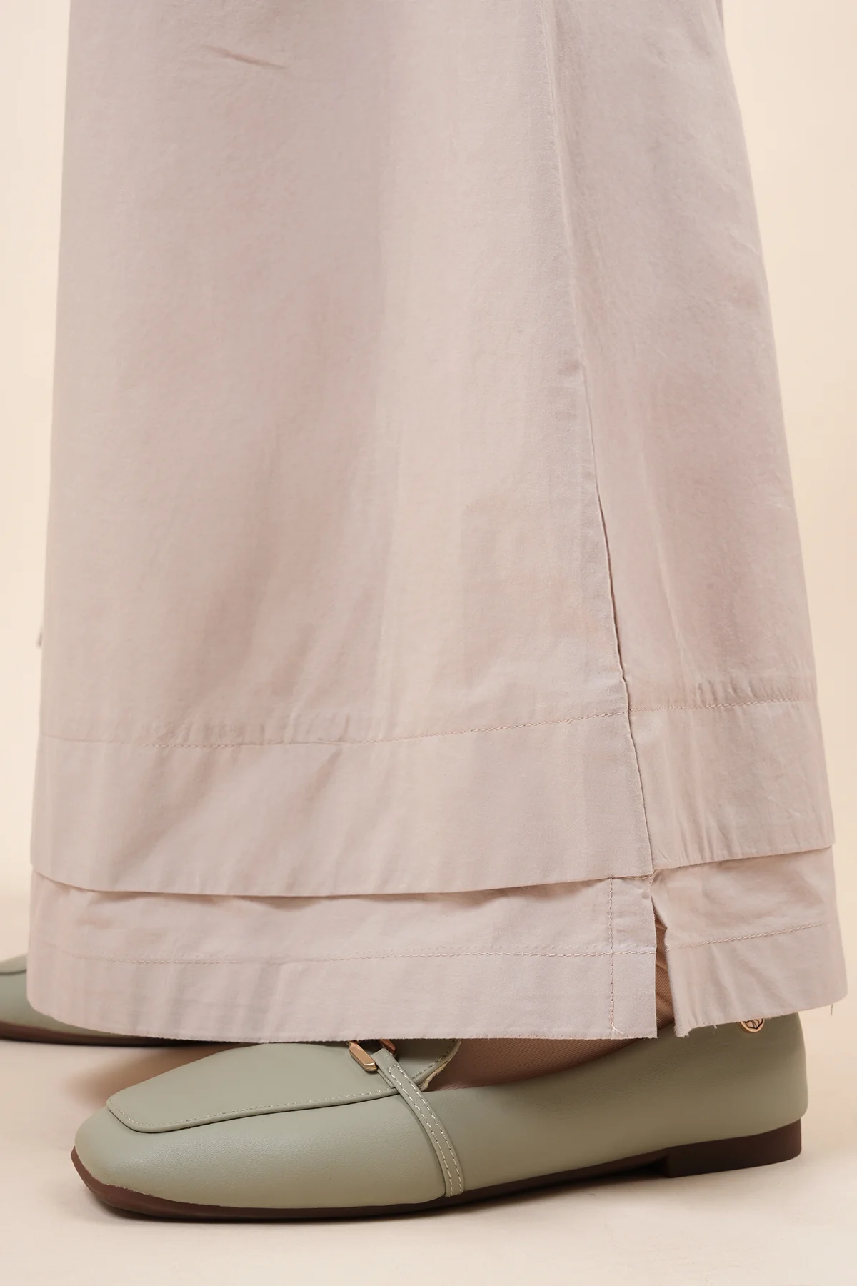 Neera Embroidery Jubah