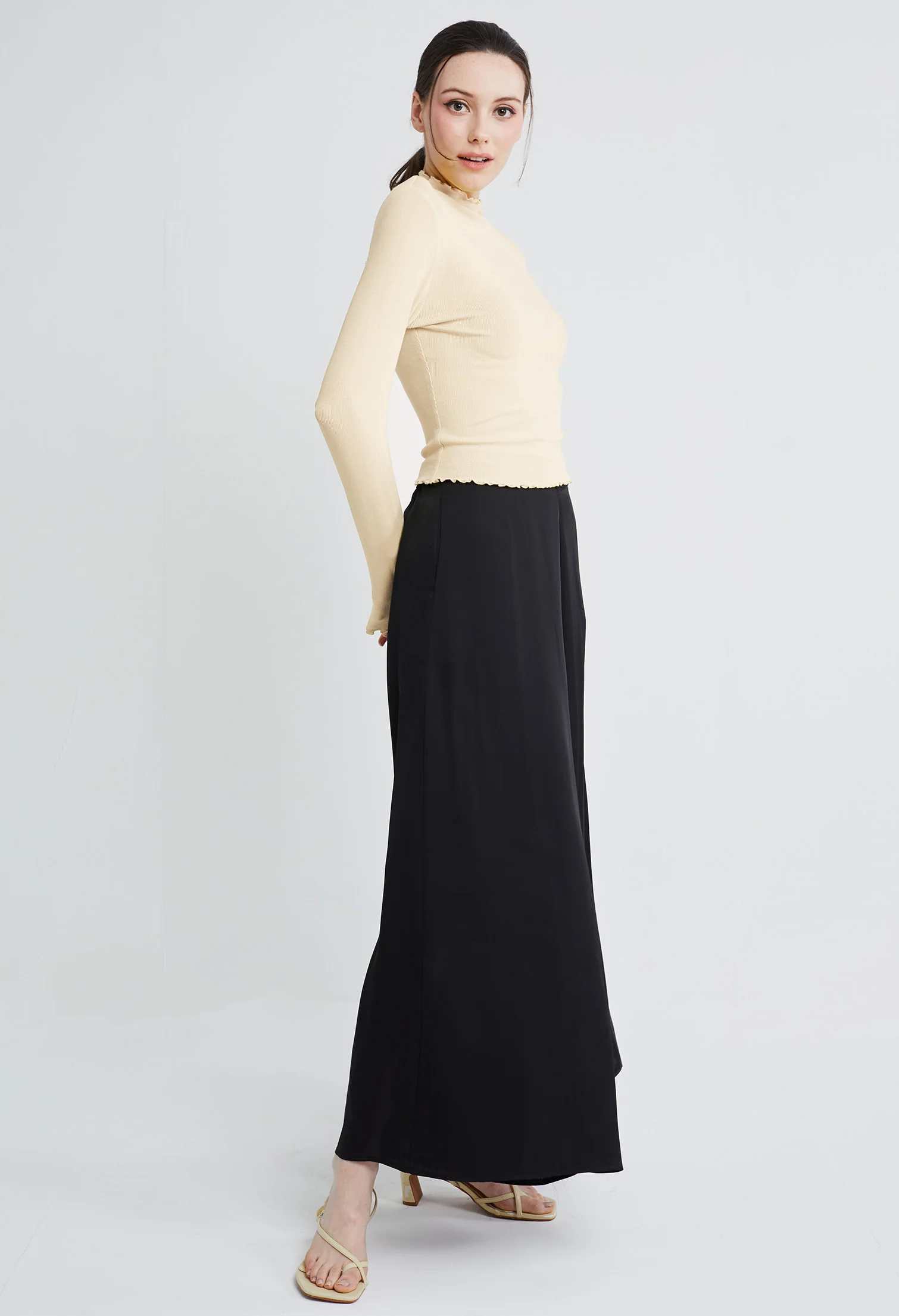 Frilled Turtleneck Inner Fitted Top