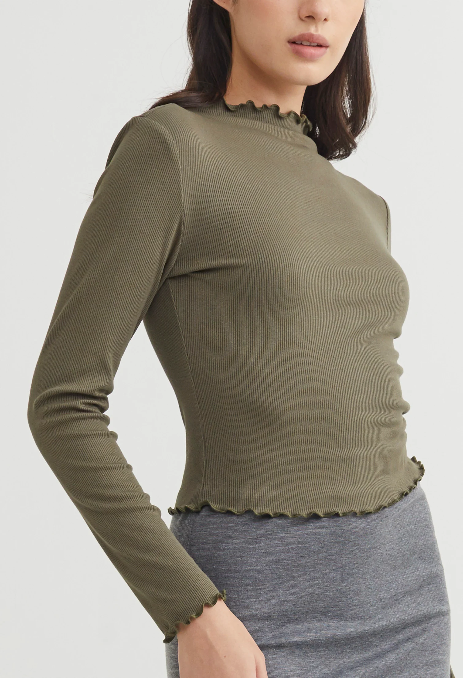 Frilled Turtleneck Inner Fitted Top