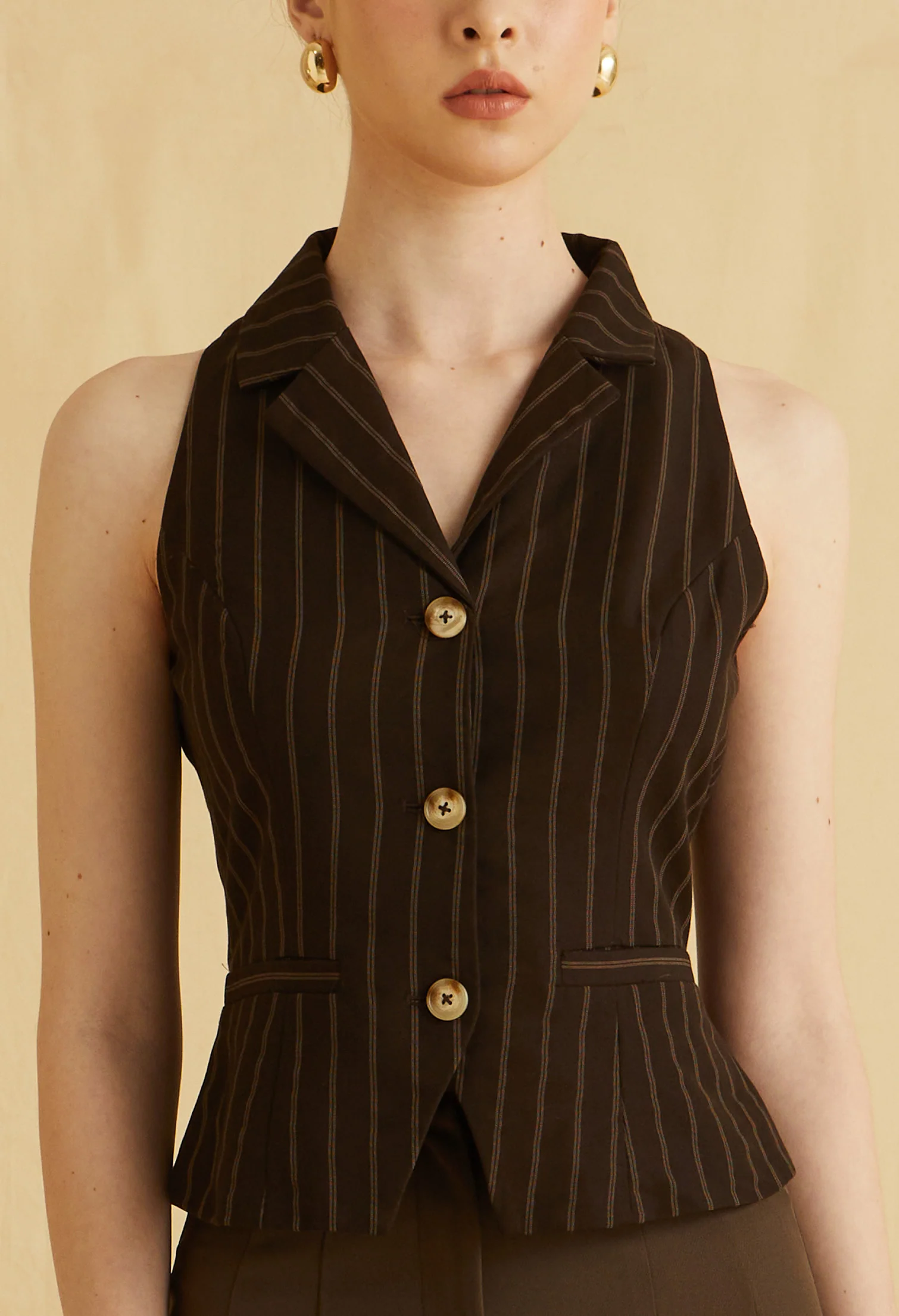 Sharp Line Collared Sleeveless Vest