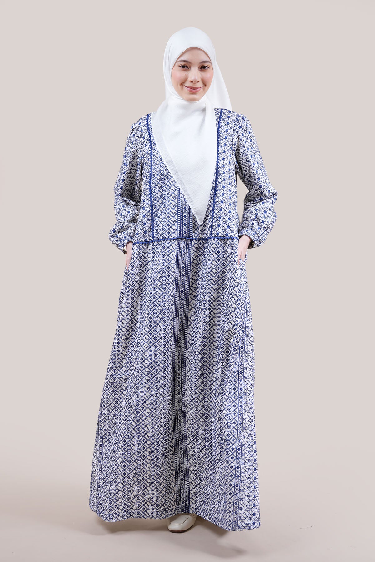 Anahita Embroidery Jubah