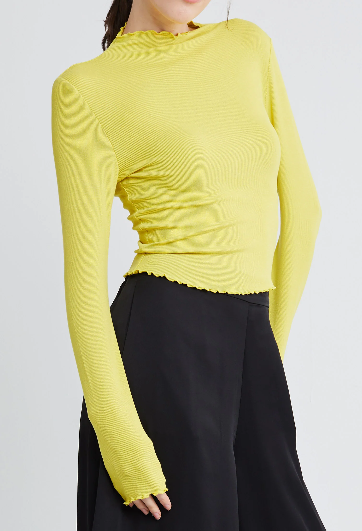 Frilled Turtleneck Inner Fitted Top