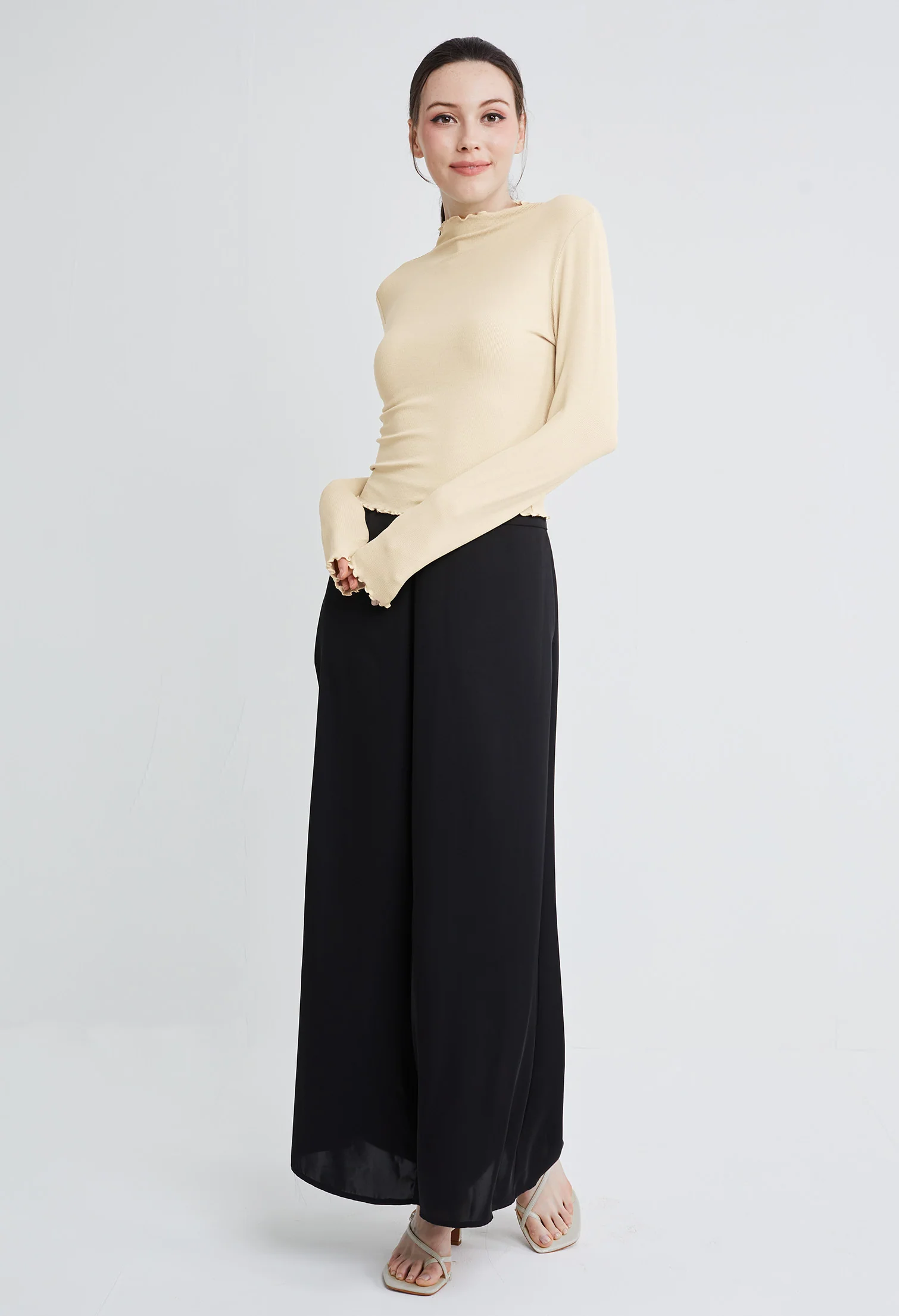 Frilled Turtleneck Inner Fitted Top