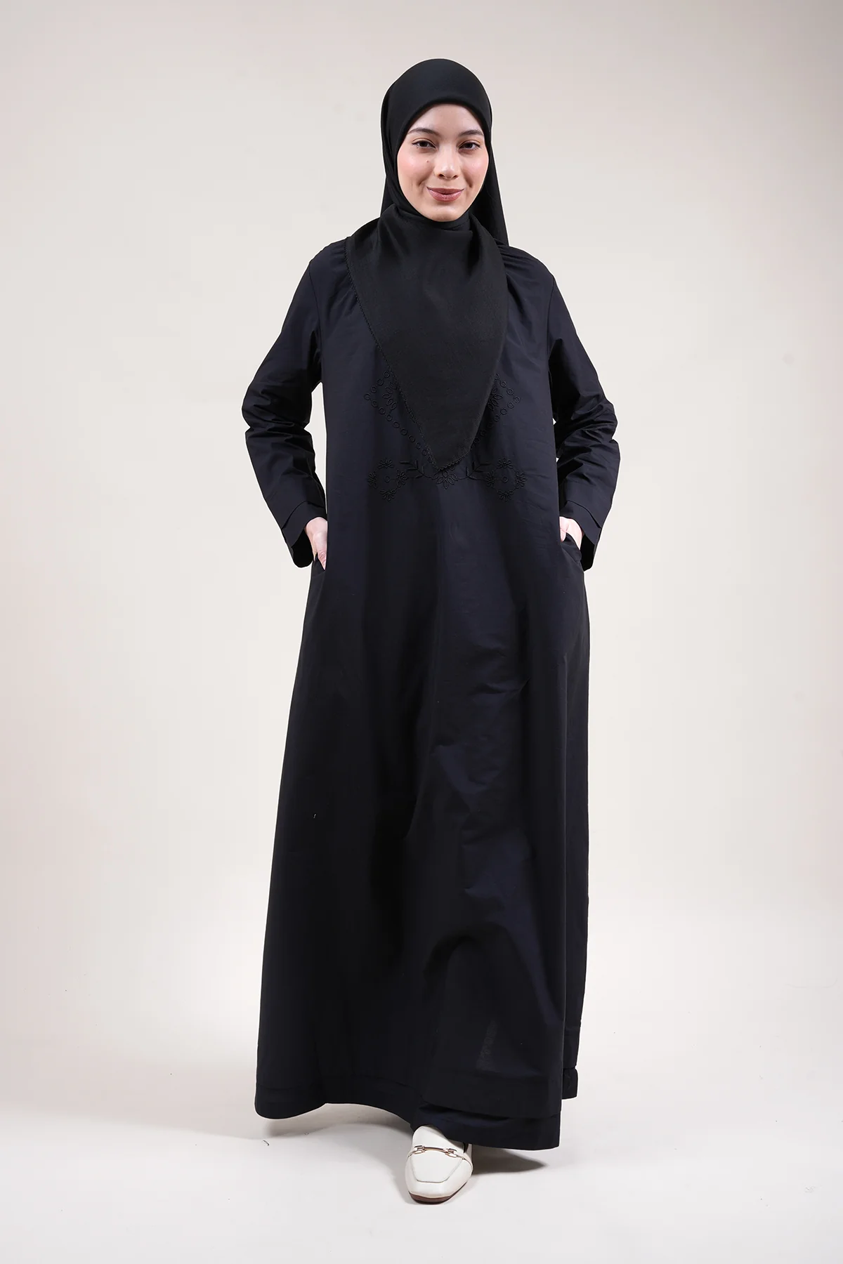 Neera Embroidery Jubah