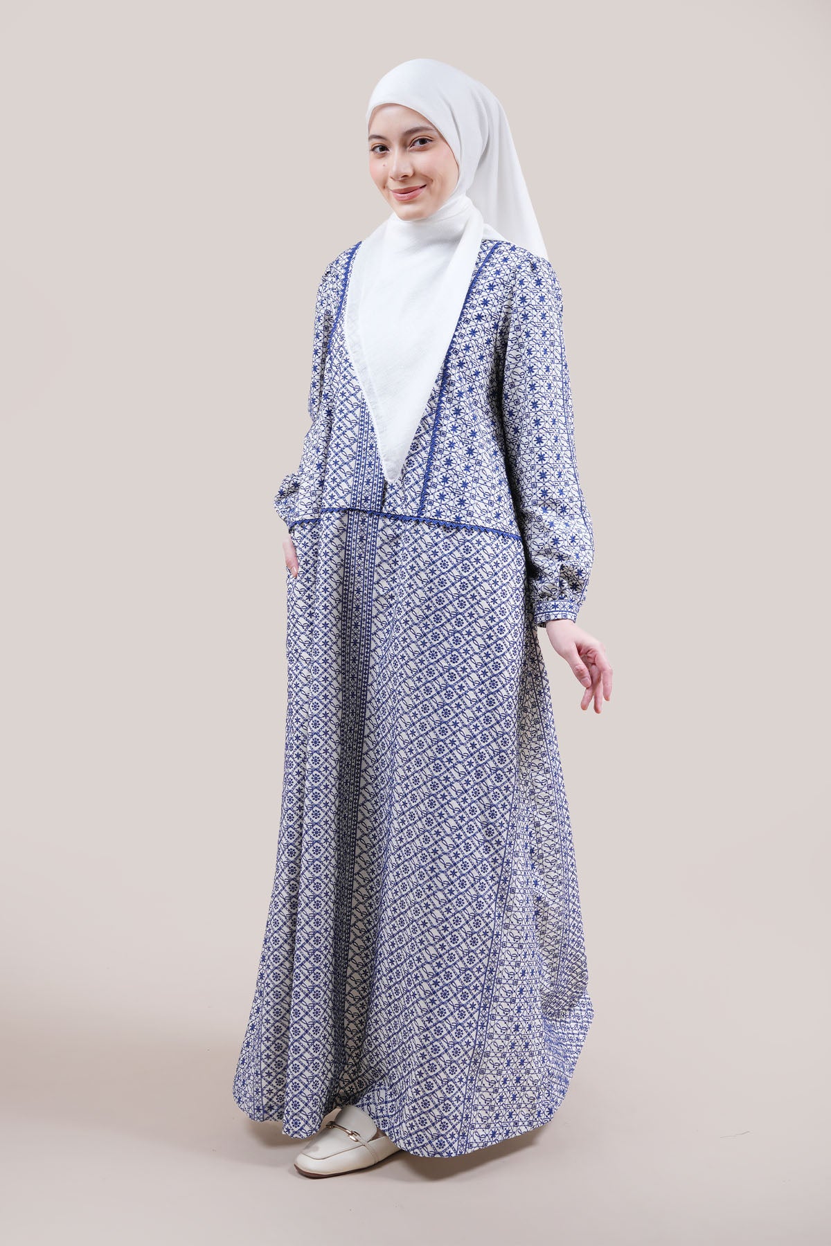 Anahita Embroidery Jubah