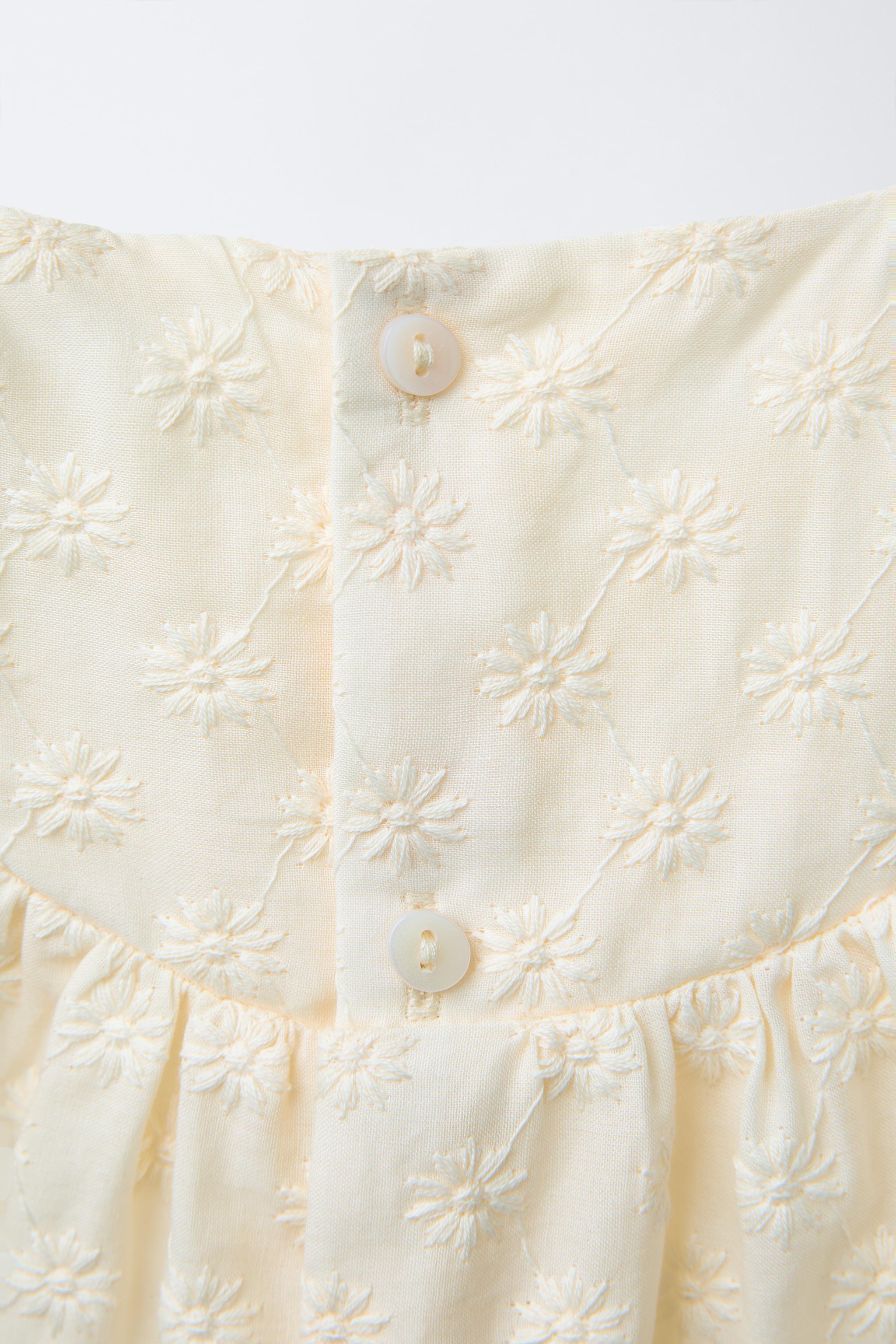 FLORAL EMBROIDERED BLOUSE