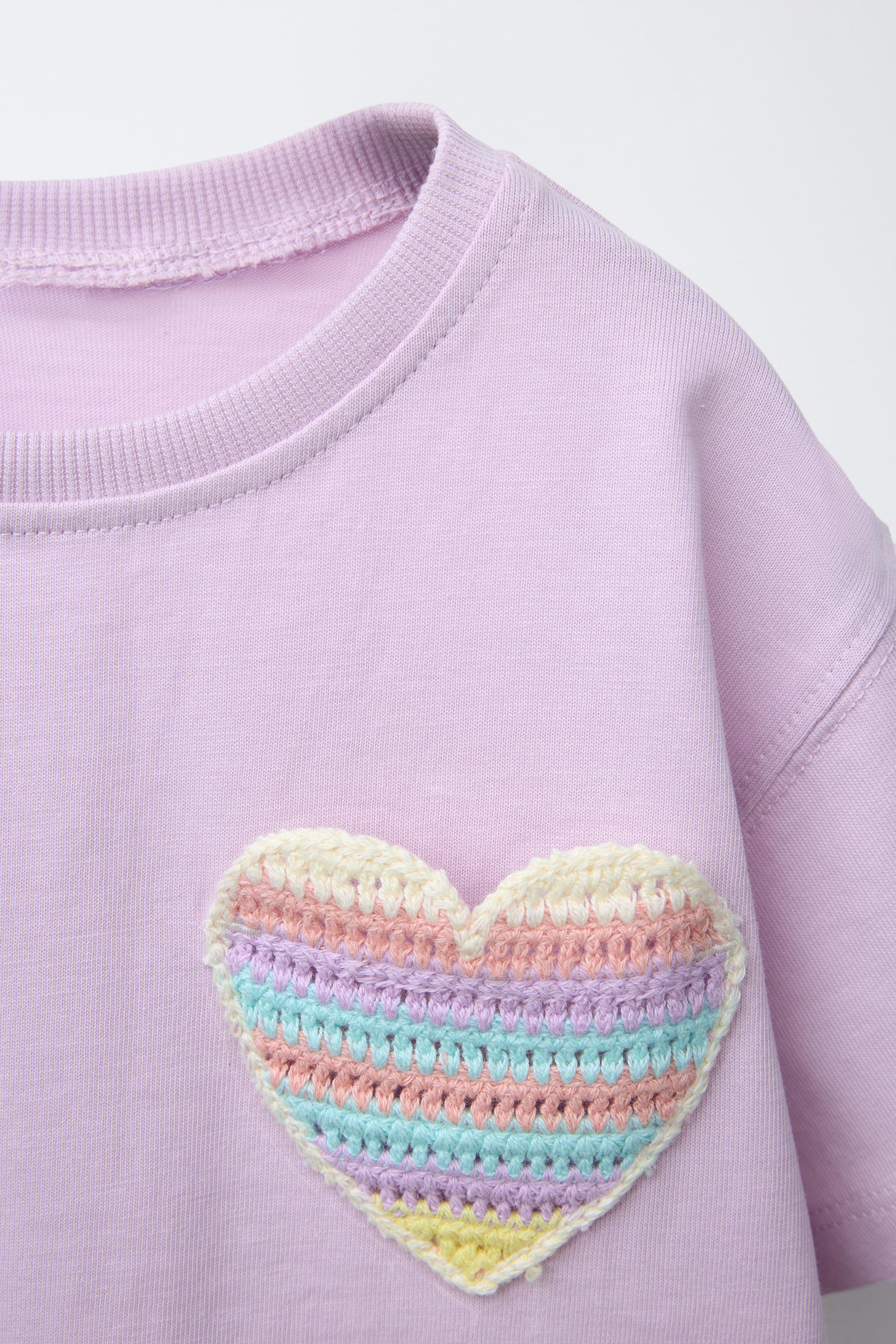 CROCHET HEART POCKET T-SHIRT