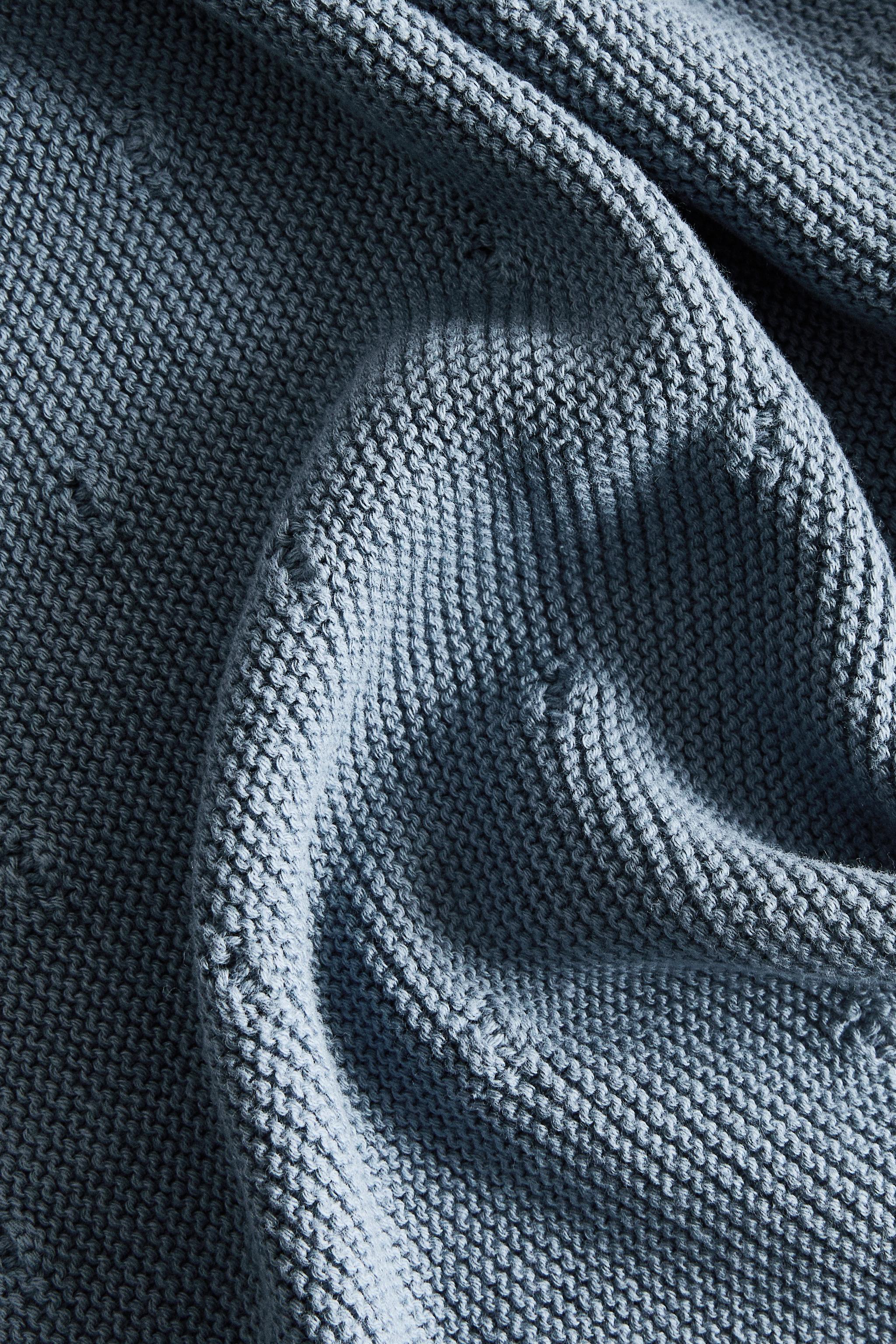 CHILDREN’S KNIT BLANKET