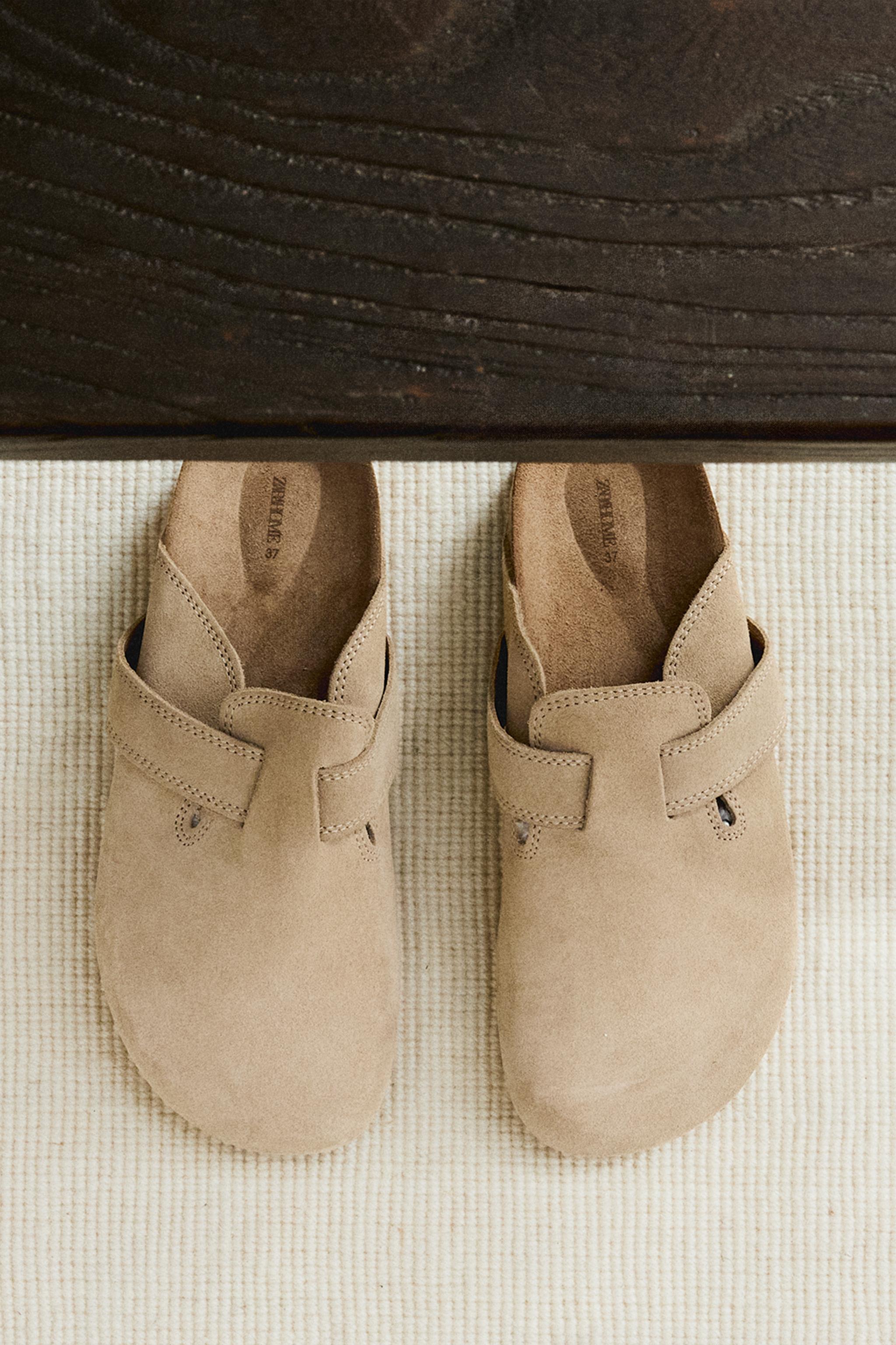 LEATHER CLOGS WITH STRAP