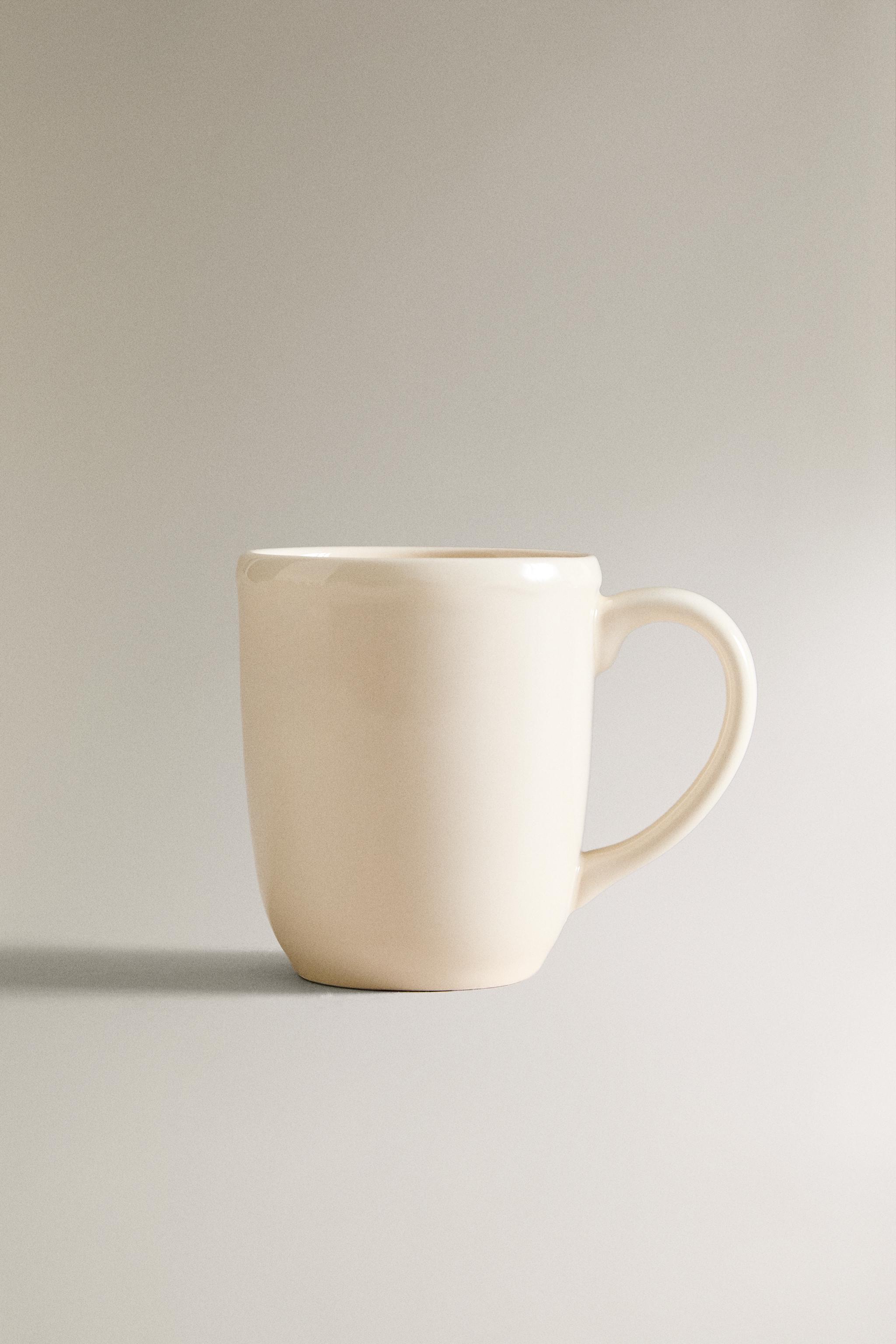 EARTHENWARE MUG WITH A RAISED-DESIGN EDGE