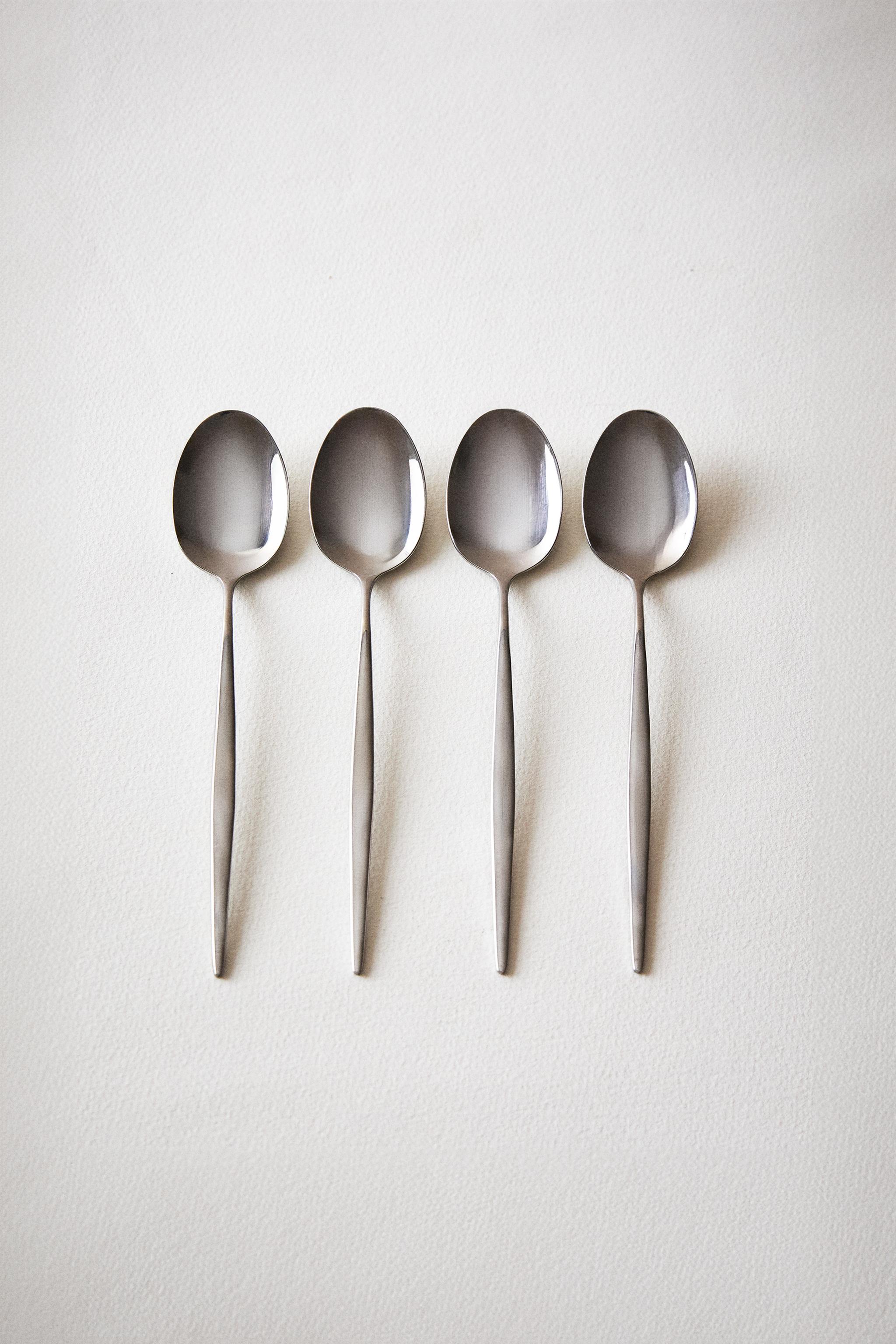 PACK OF DESSERT SPOONS WITH THIN HANDLES (PACK OF 4)