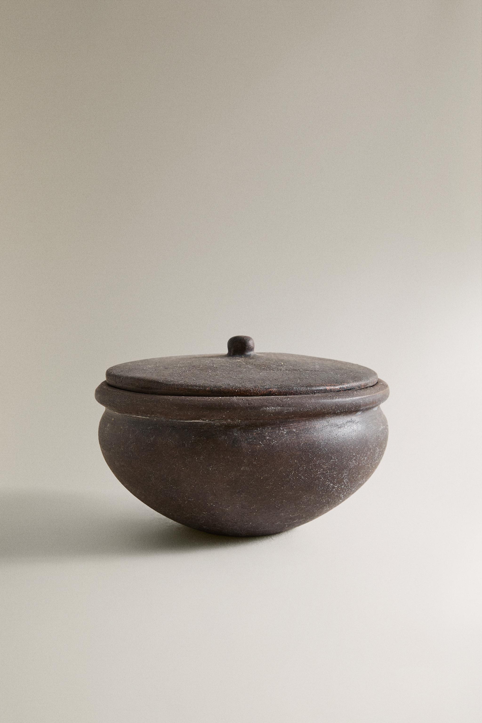 (220 GR) LEATHER AMBER SCENTED CANDLE