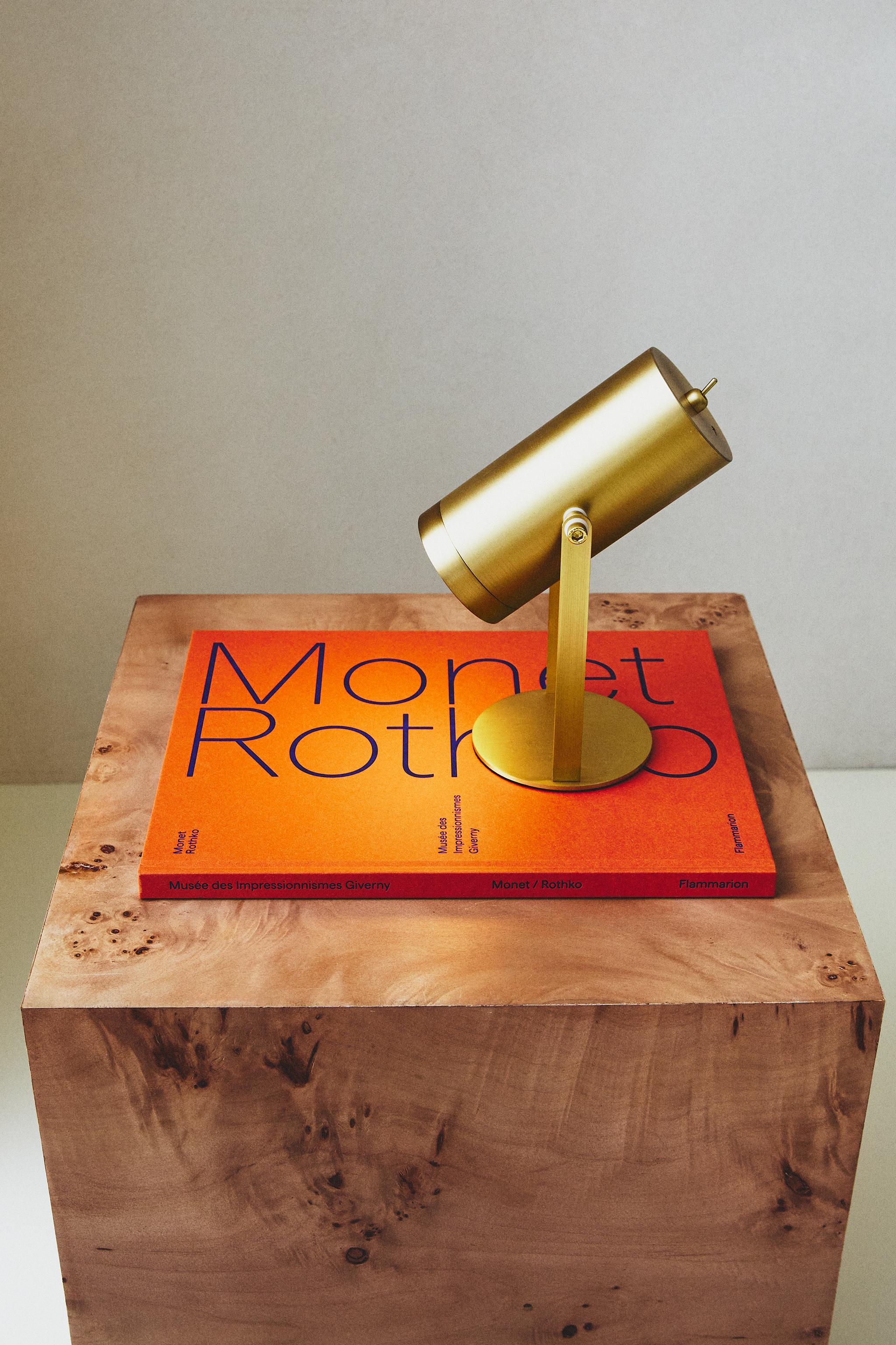 LAMP | USB RECHARGEABLE TABLE SPOTLIGHT