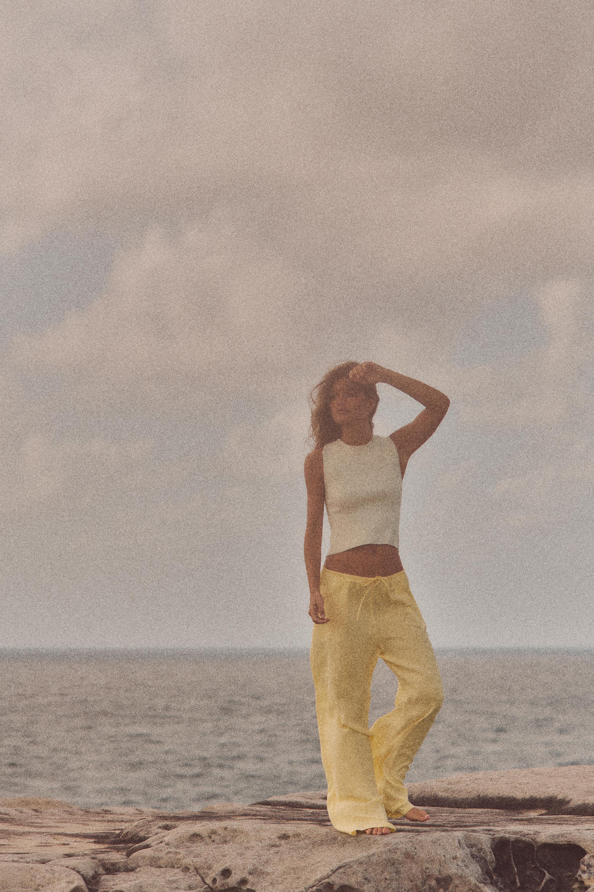 CUT OUT BACK KNIT TOP