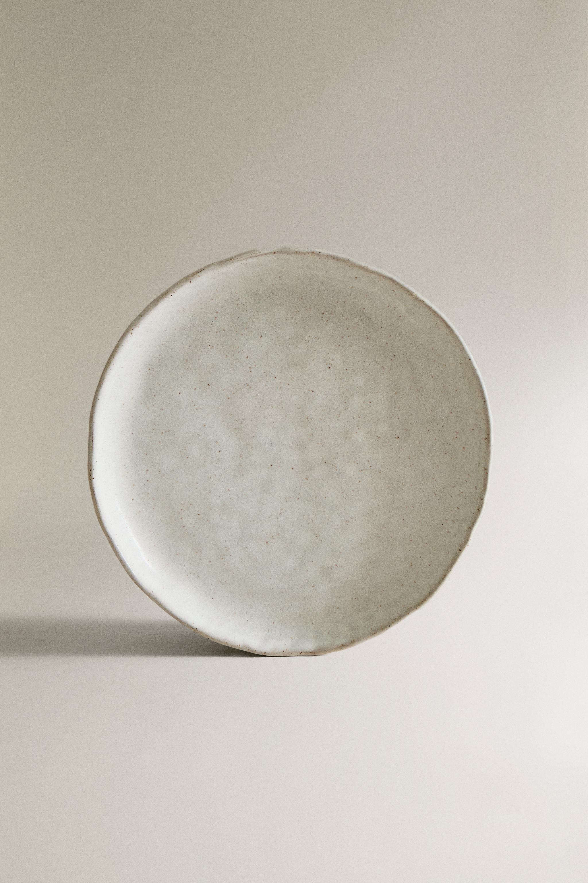 SMALL TEXTURED ROUND SERVING DISH
