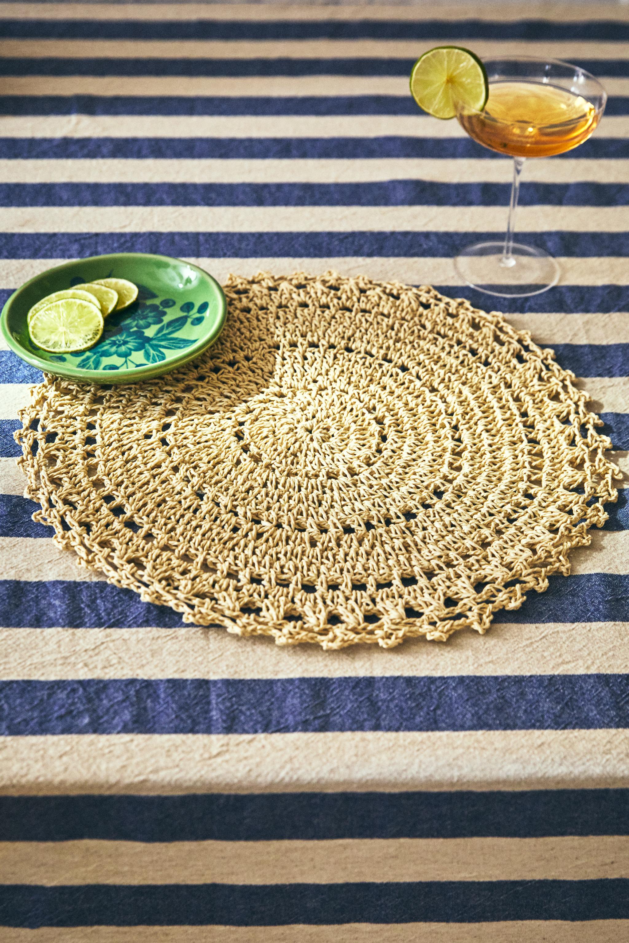 ROUND CROCHET PLACEMAT