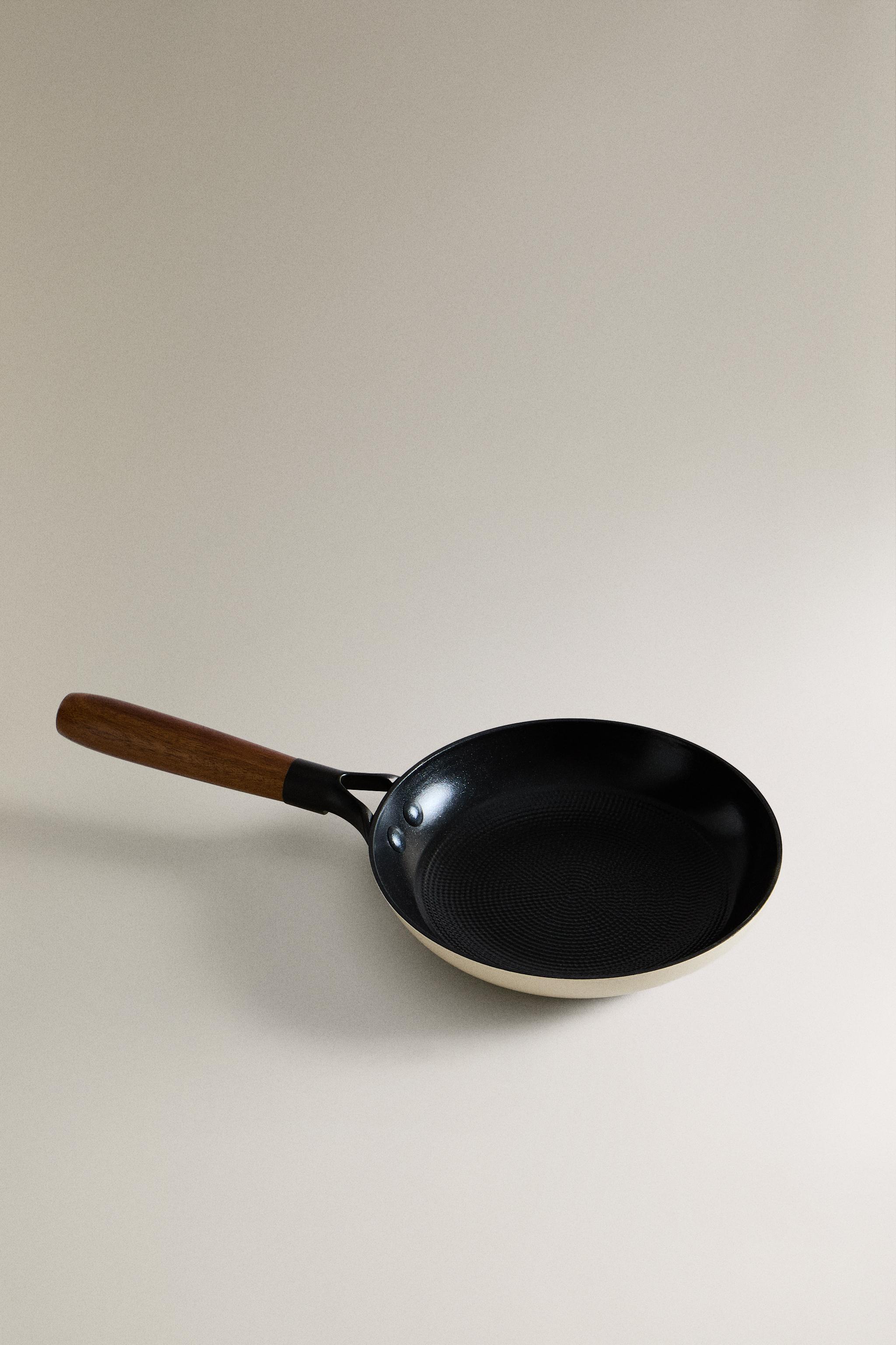 IRON FRYING PAN