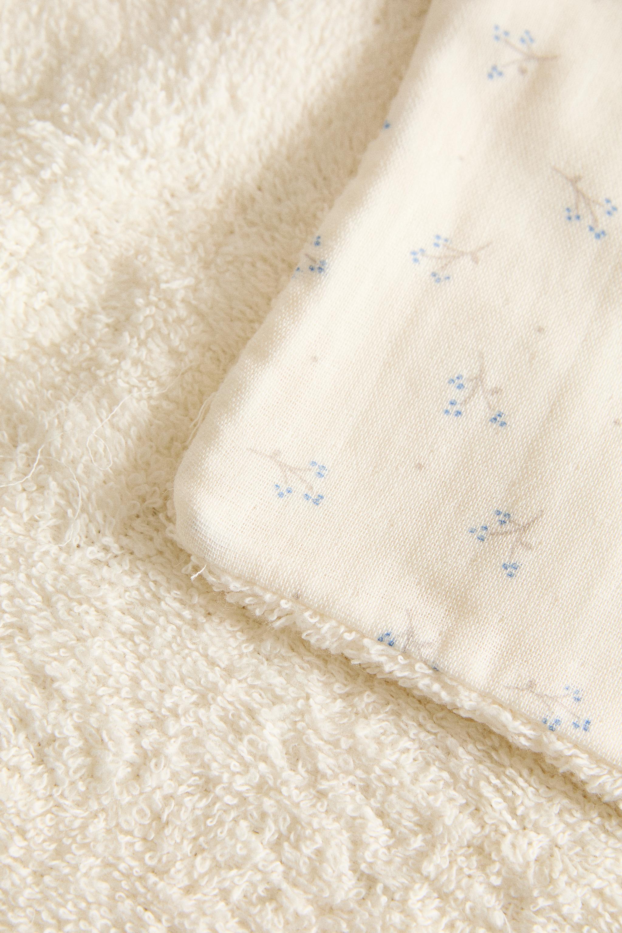 CHILDREN'S BATH TOWEL WITH MINI FLOWERS