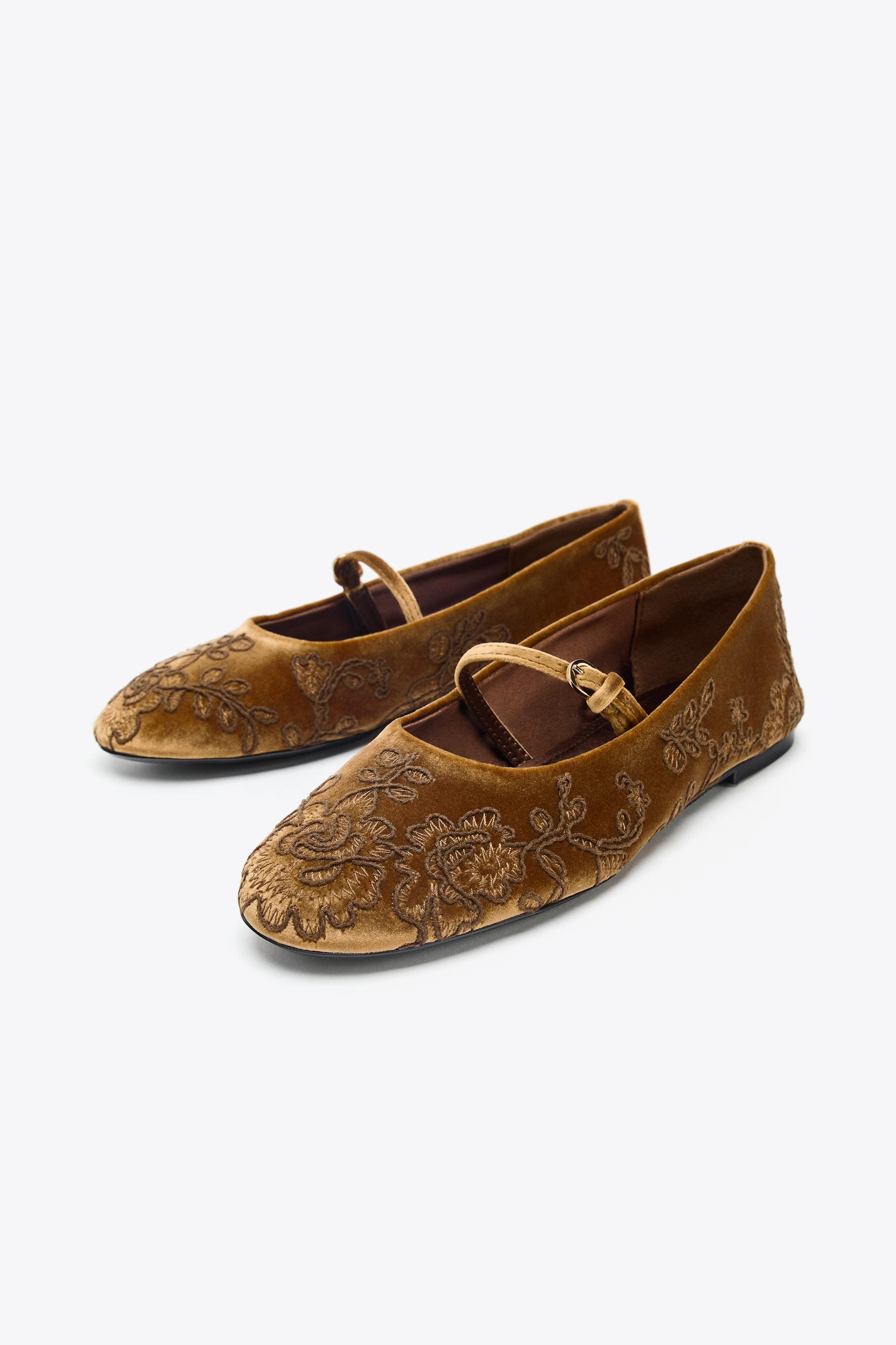 VELVET-EFFECT EMBROIDERED BALLET FLATS