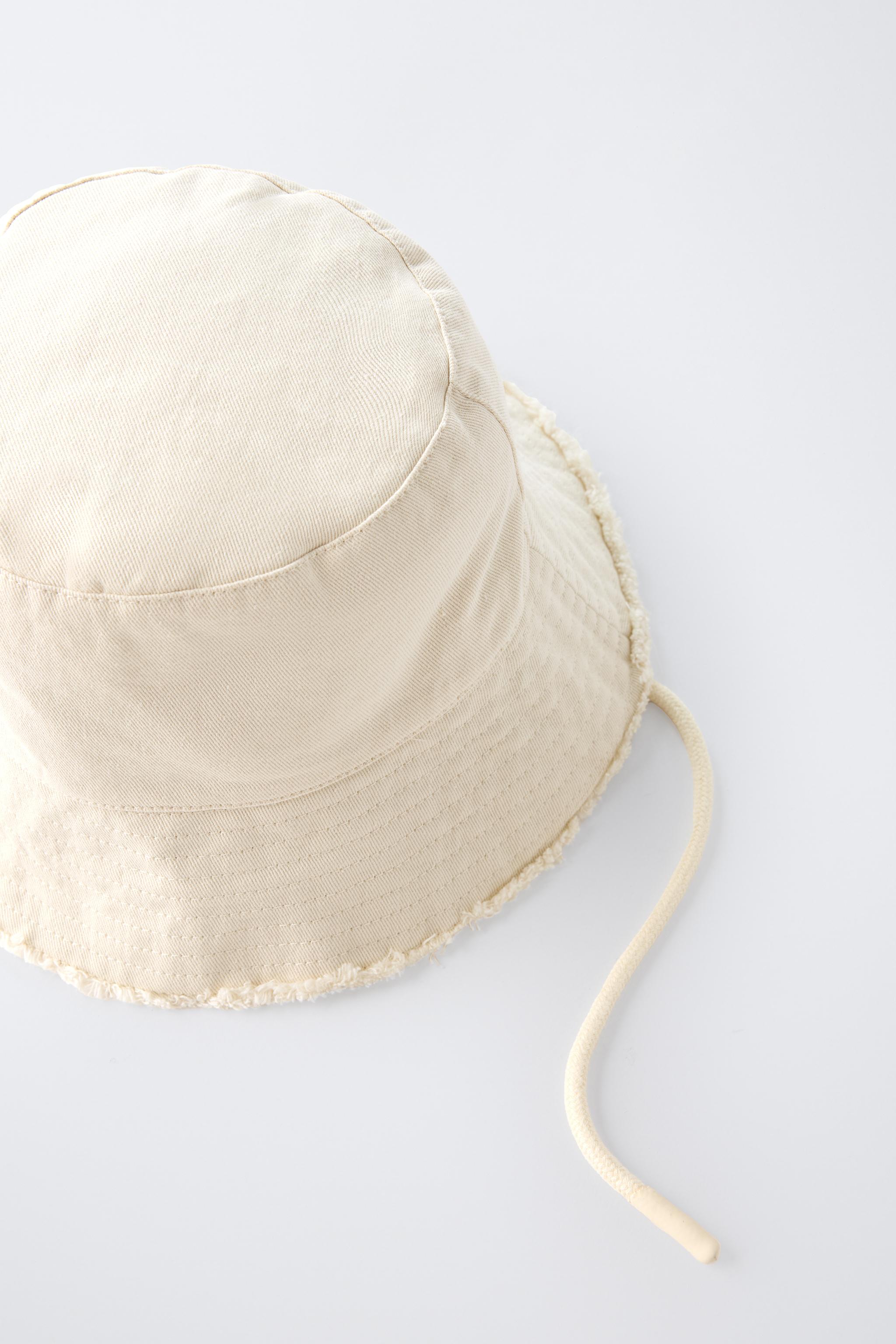FRAYED BUCKET HAT