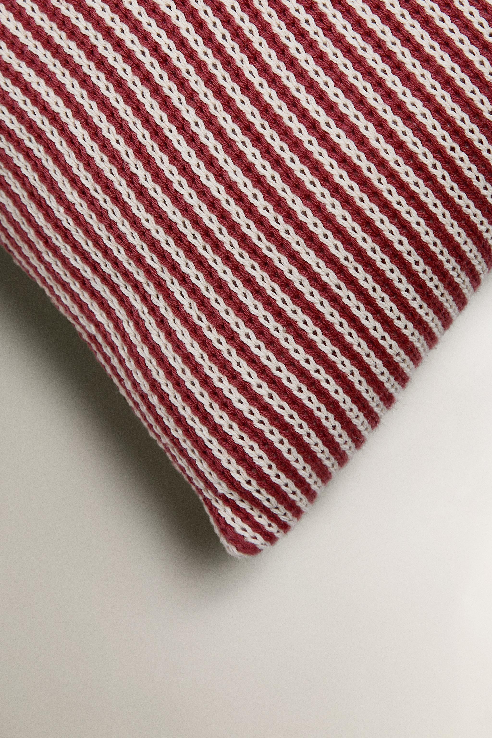 CHILDREN'S EMBROIDERED LETTER G THROW PILLOW