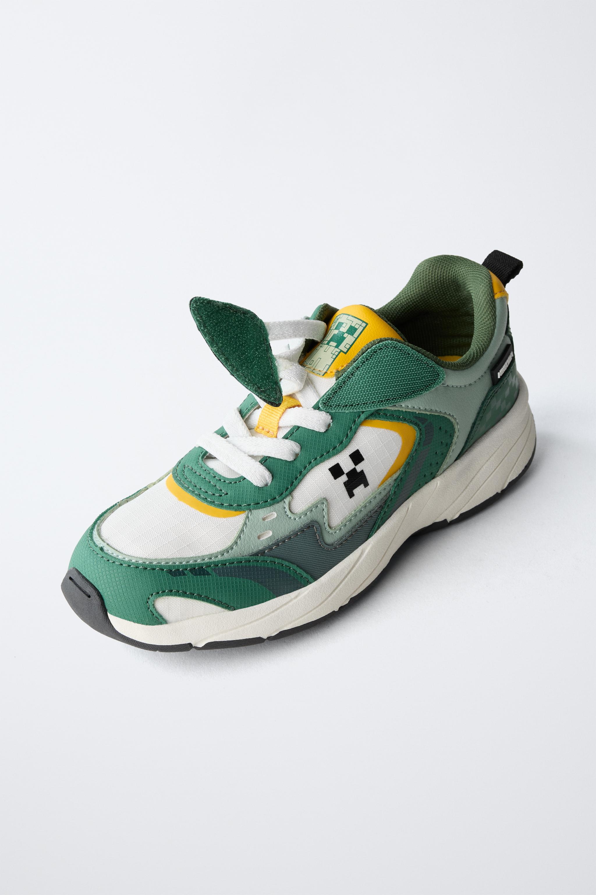 MINECRAFT © MOJANG AB. ™ SNEAKERS