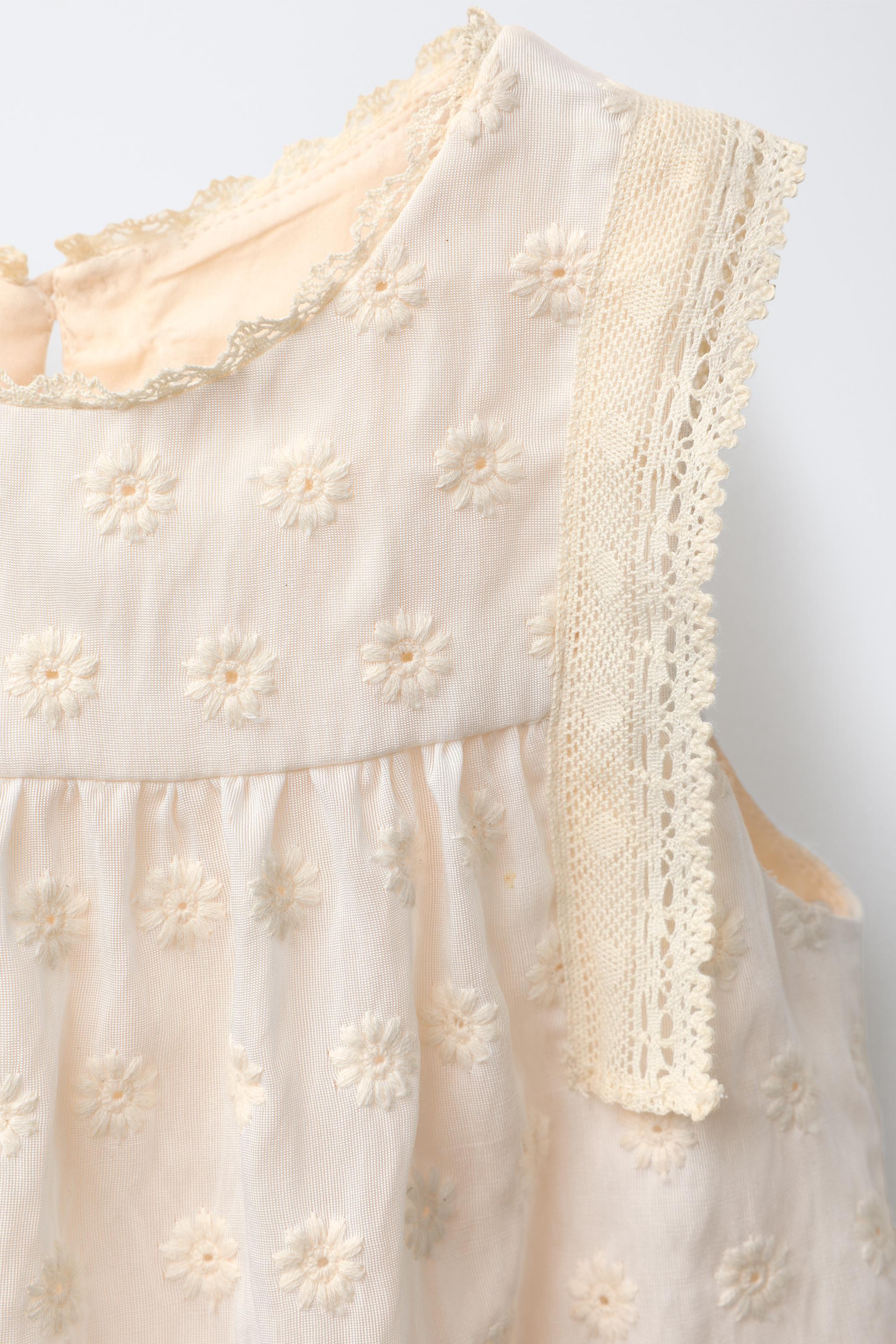 EMBROIDERED LACE TOP