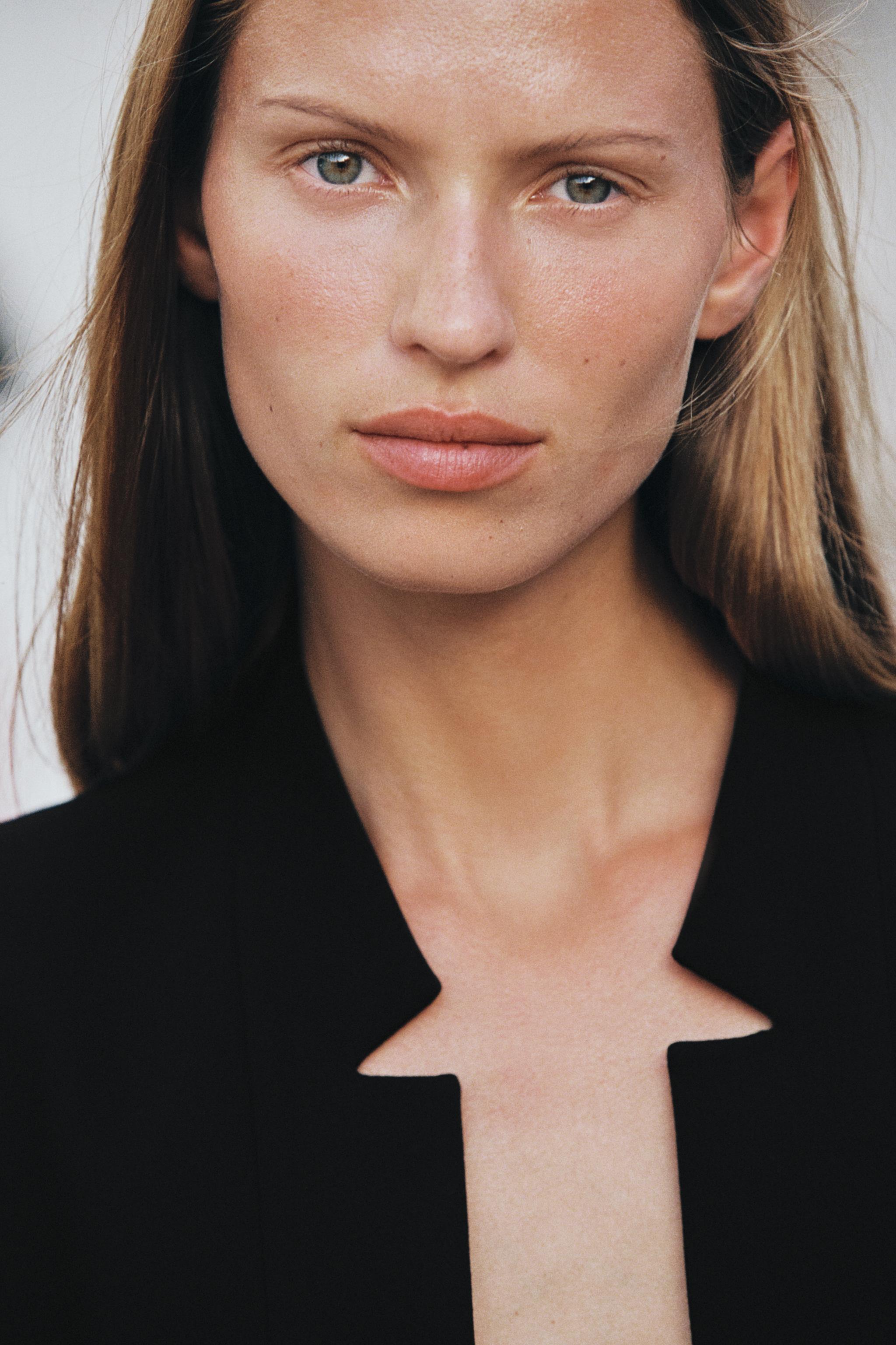 INVERTED LAPEL BLAZER