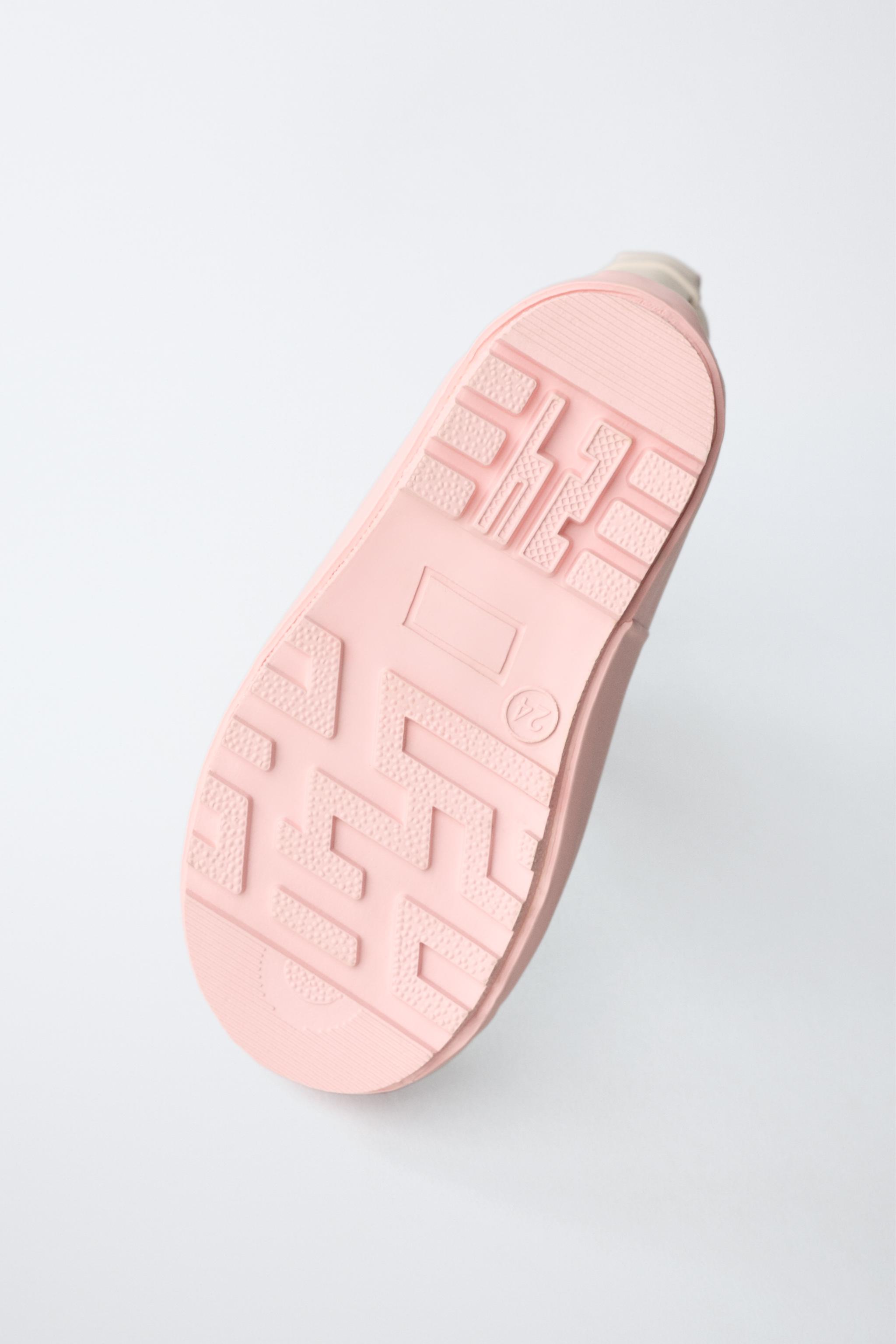 MINNIE MOUSE © DISNEY RAIN BOOTS