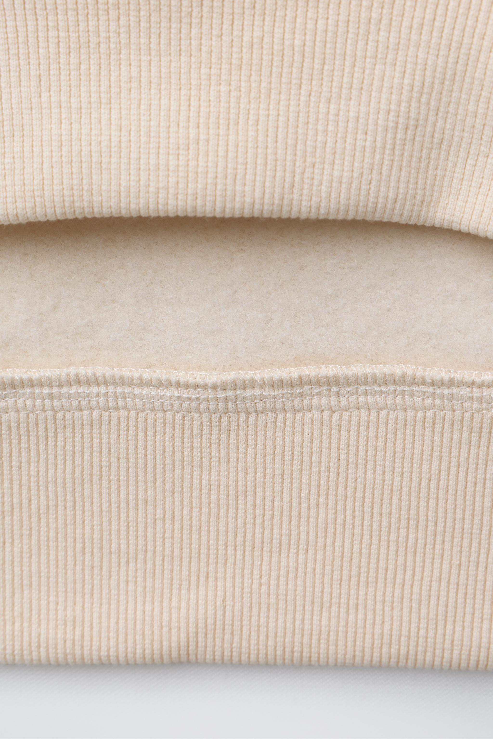 NUMBER STUD SWEATSHIRT