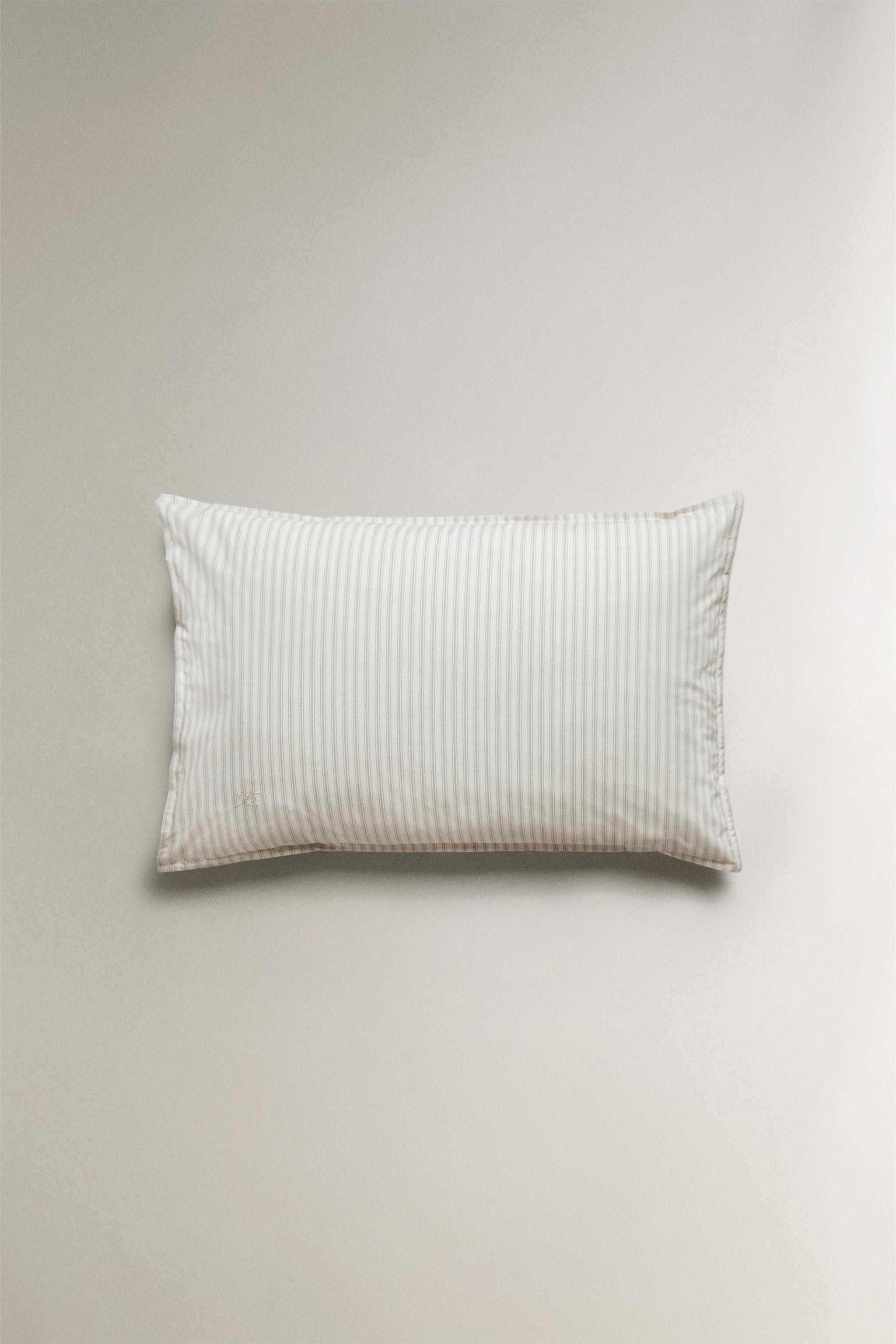 CHILDREN’S STRIPED PILLOWCASE