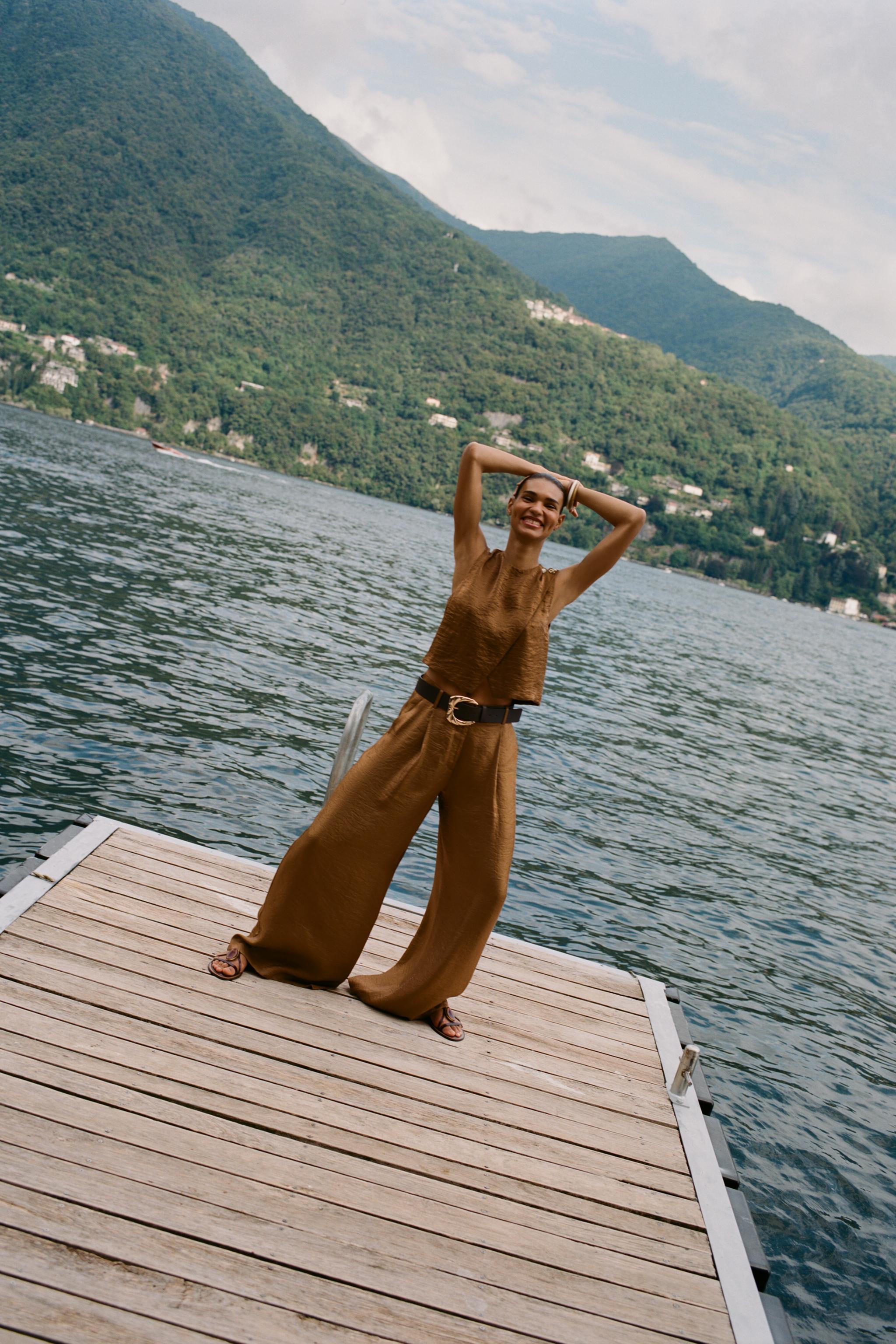 SATIN WIDE LEG BELTED PANTS