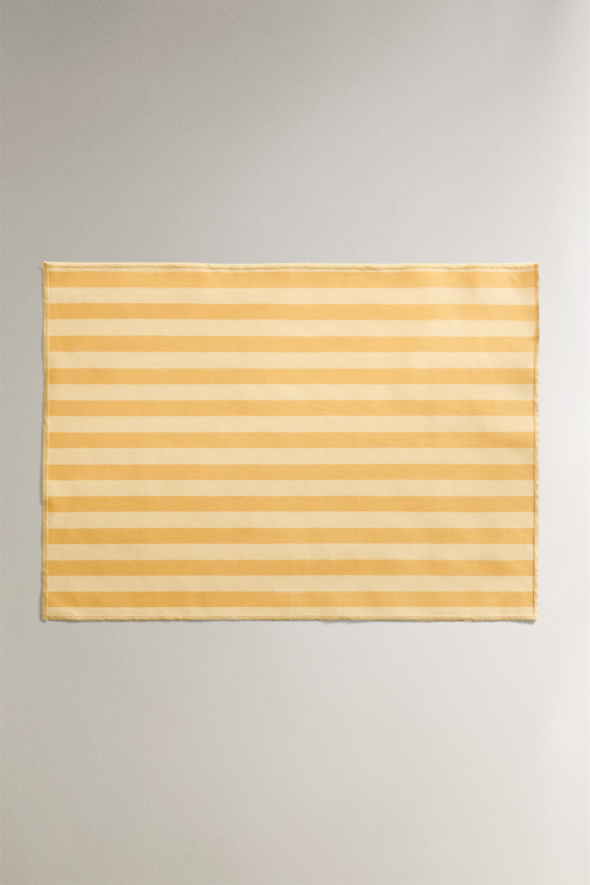 RESIN-COATED STRIPED PLACEMAT