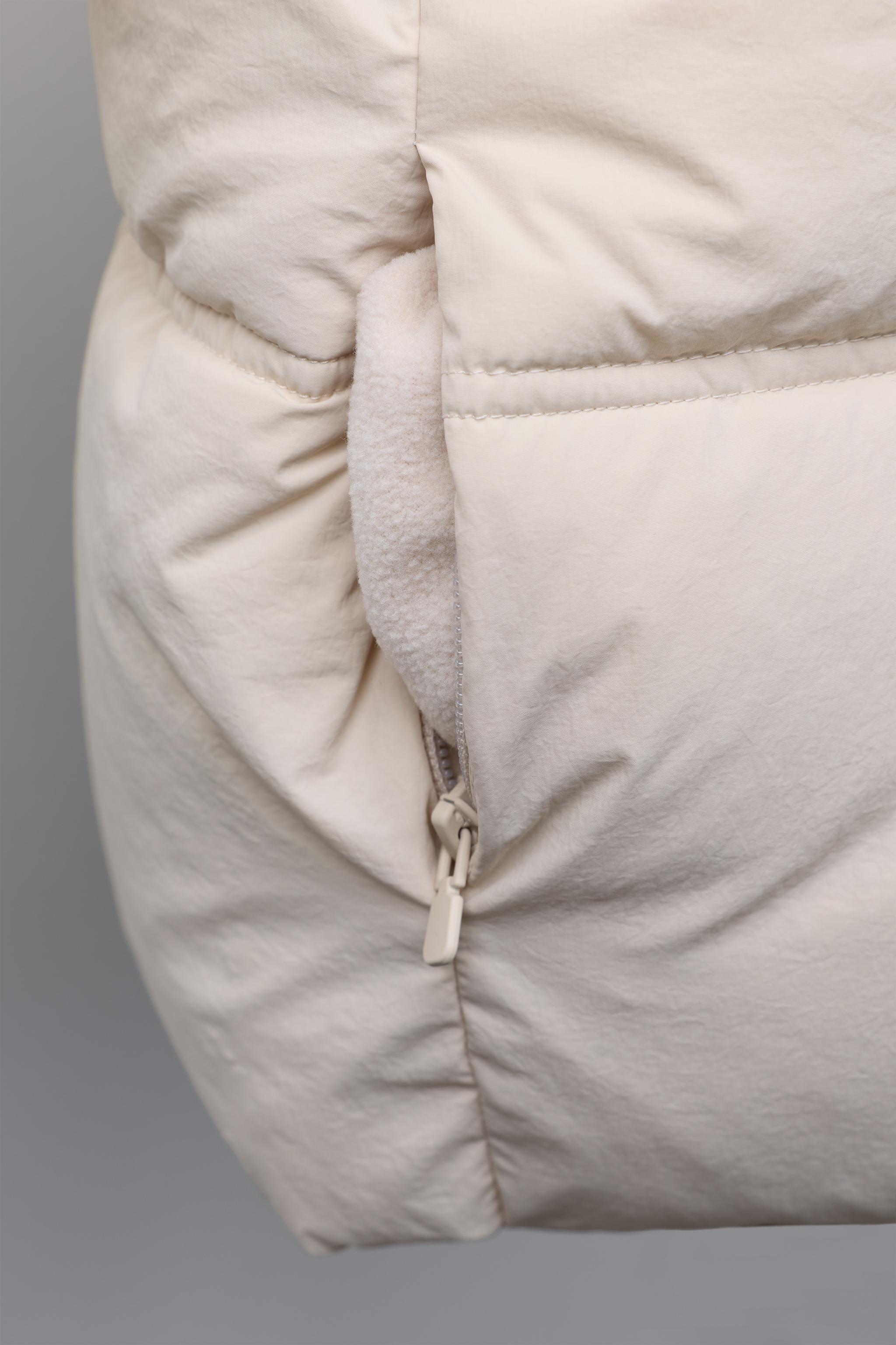 WATER REPELLENT HOODED PUFFER JACKET