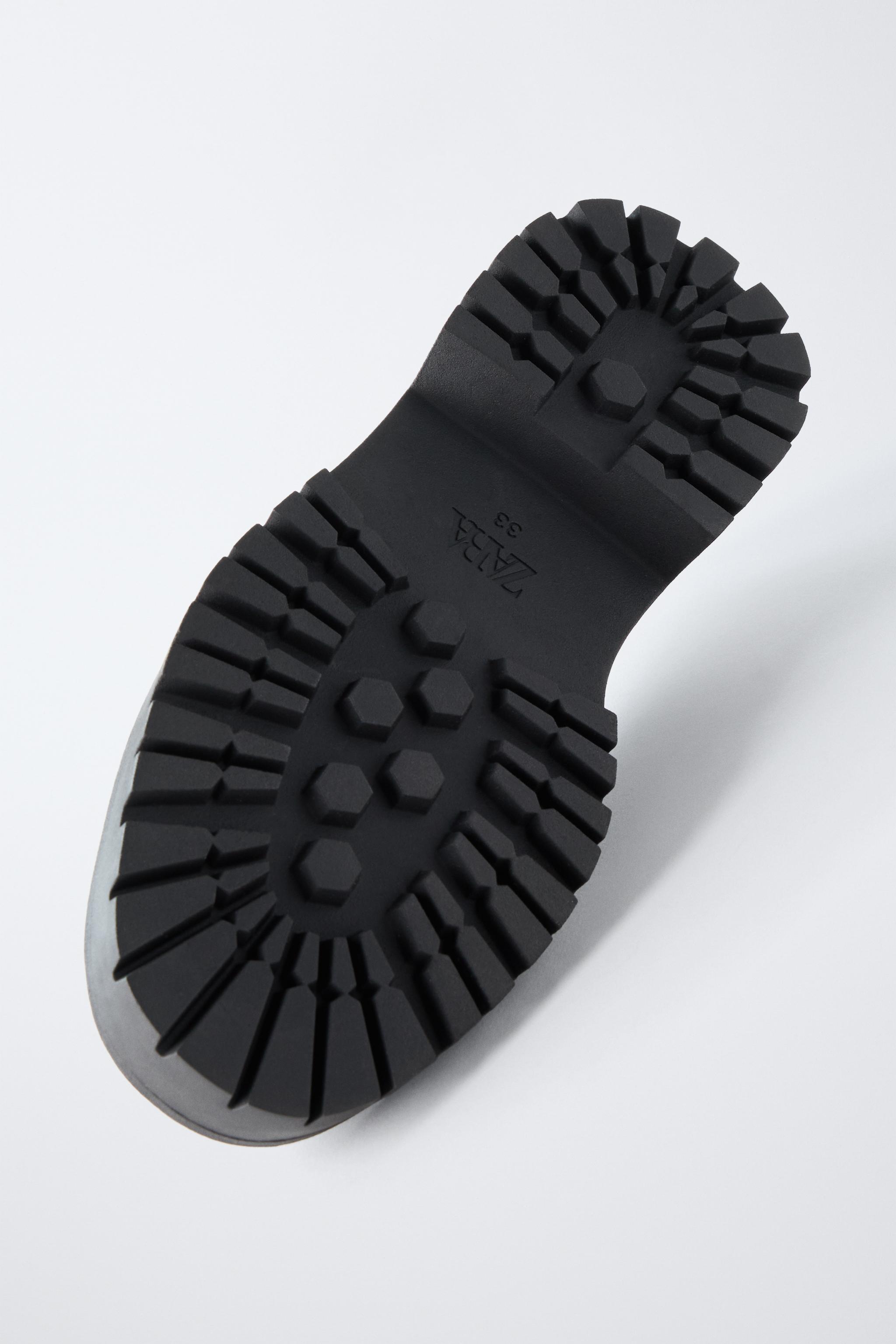 LOAFER WITH METAL DETAIL