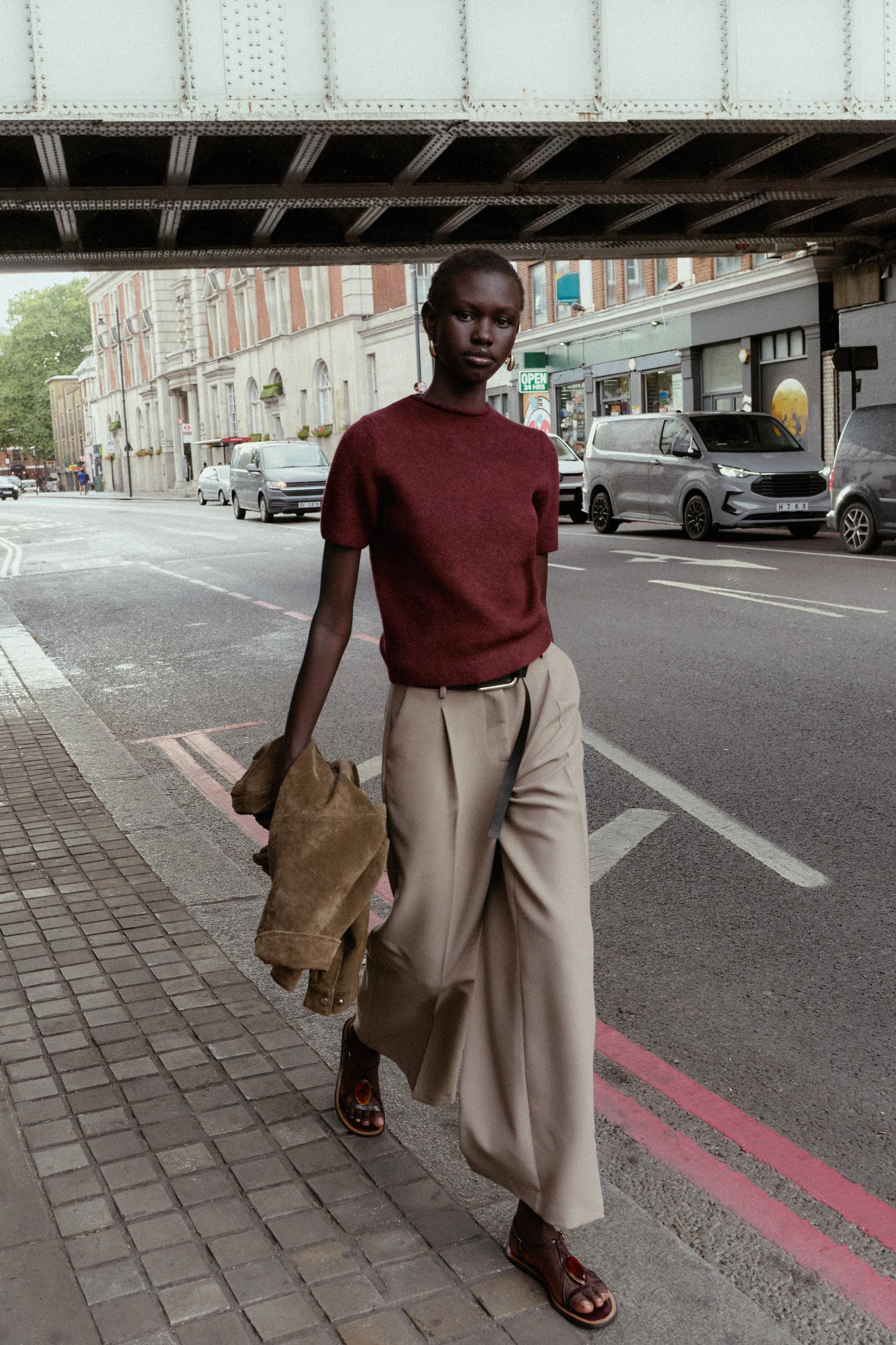 STRAIGHT LEG PLEATED BELTED PANTS