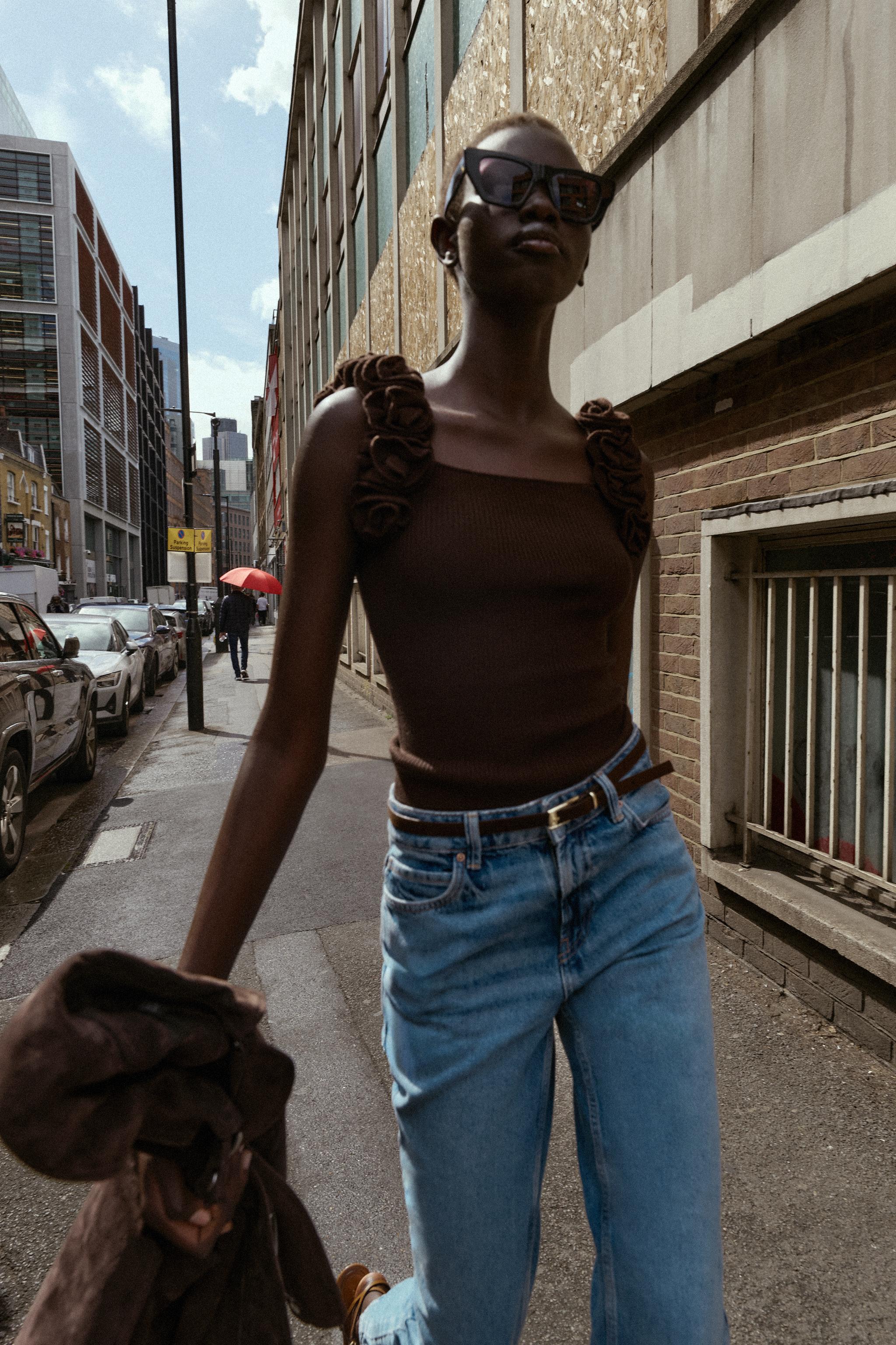 KNIT STRAPPY FLORAL TOP