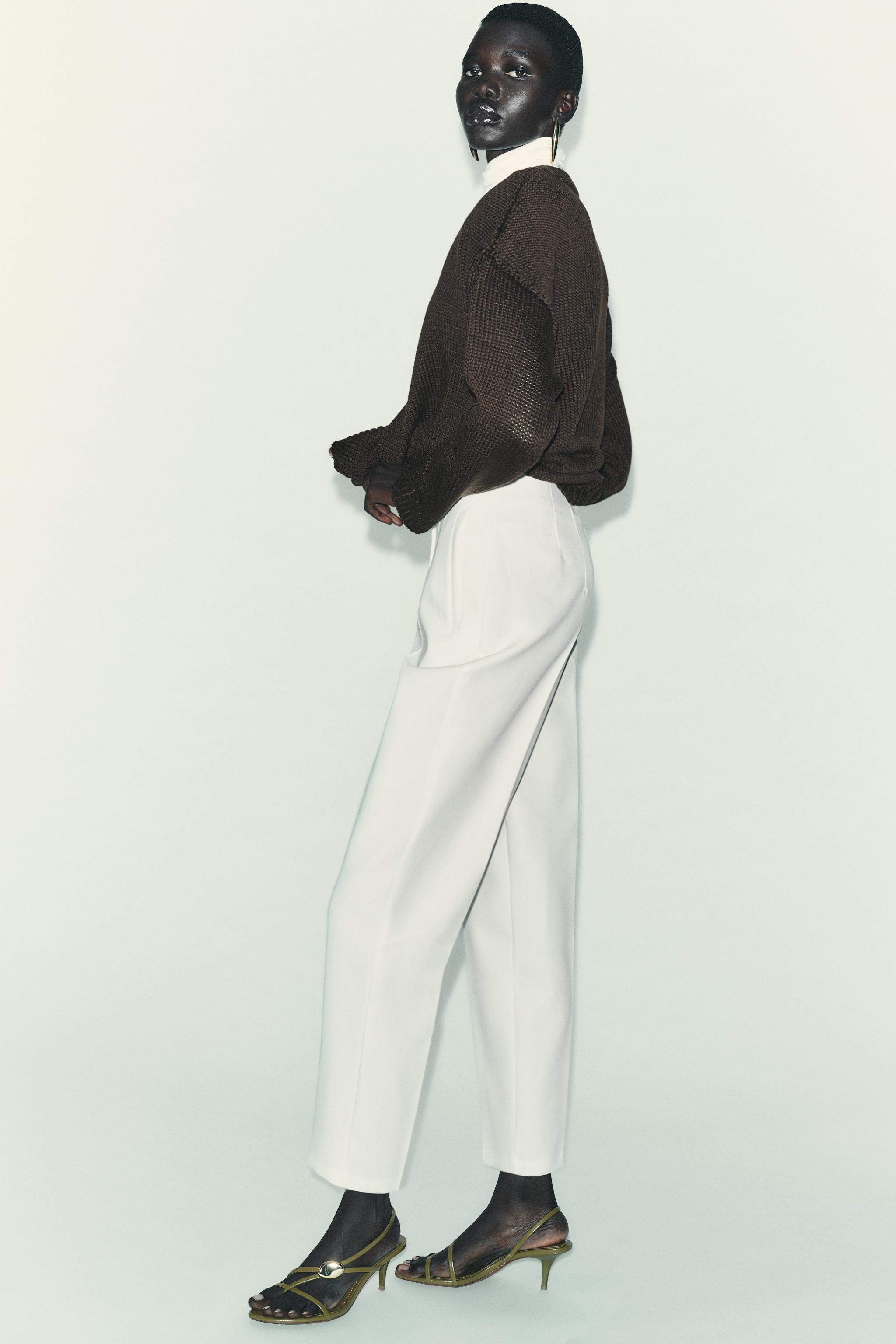 PANTS WITH A HIGH WAIST