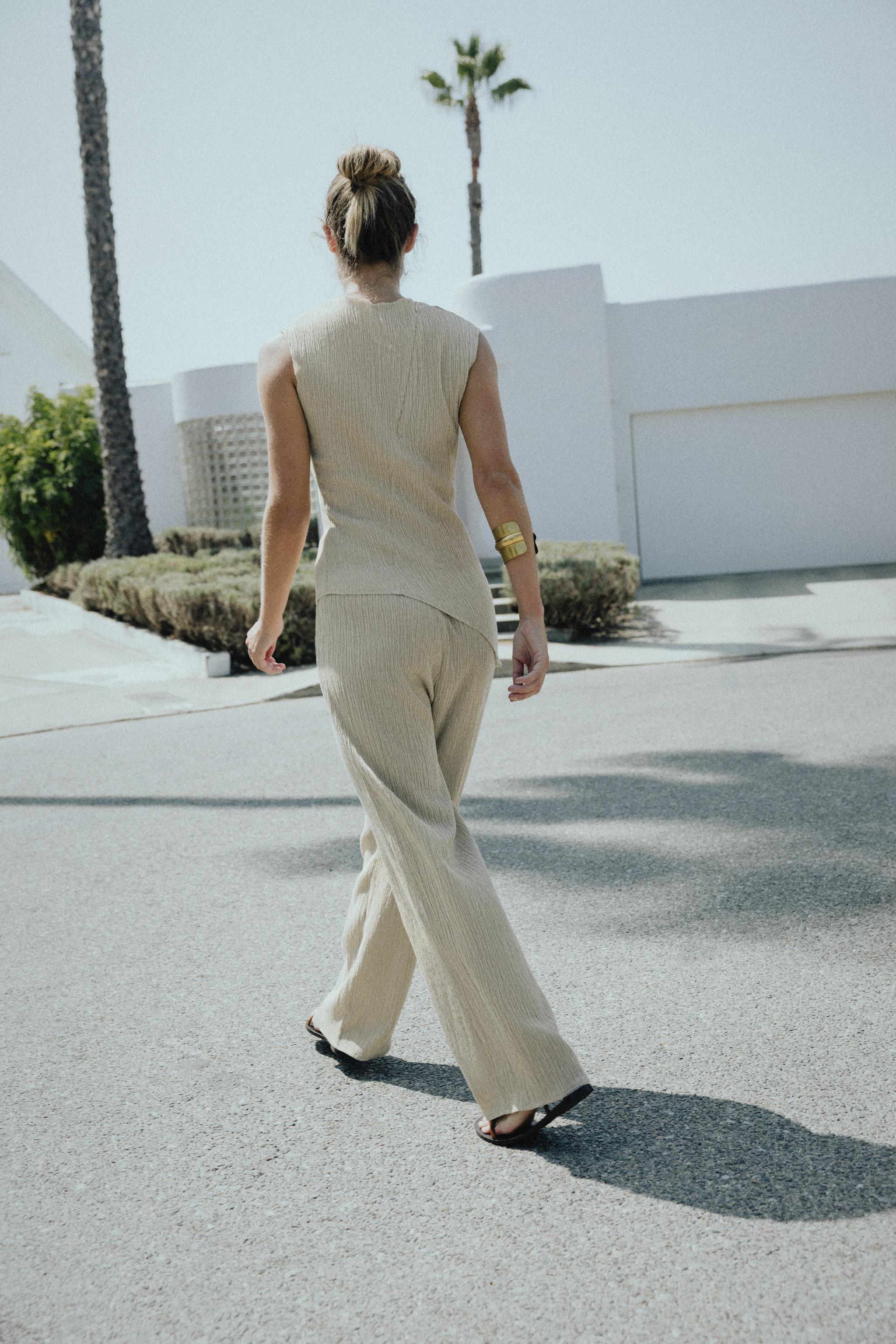 ASYMMETRIC TEXTURED TOP