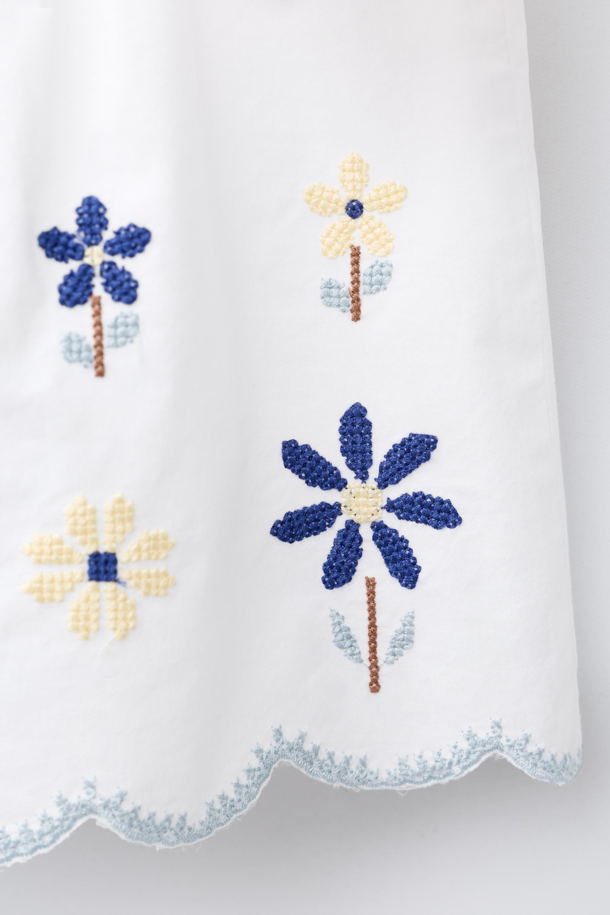 CROSS-STITCH FLORAL TOP