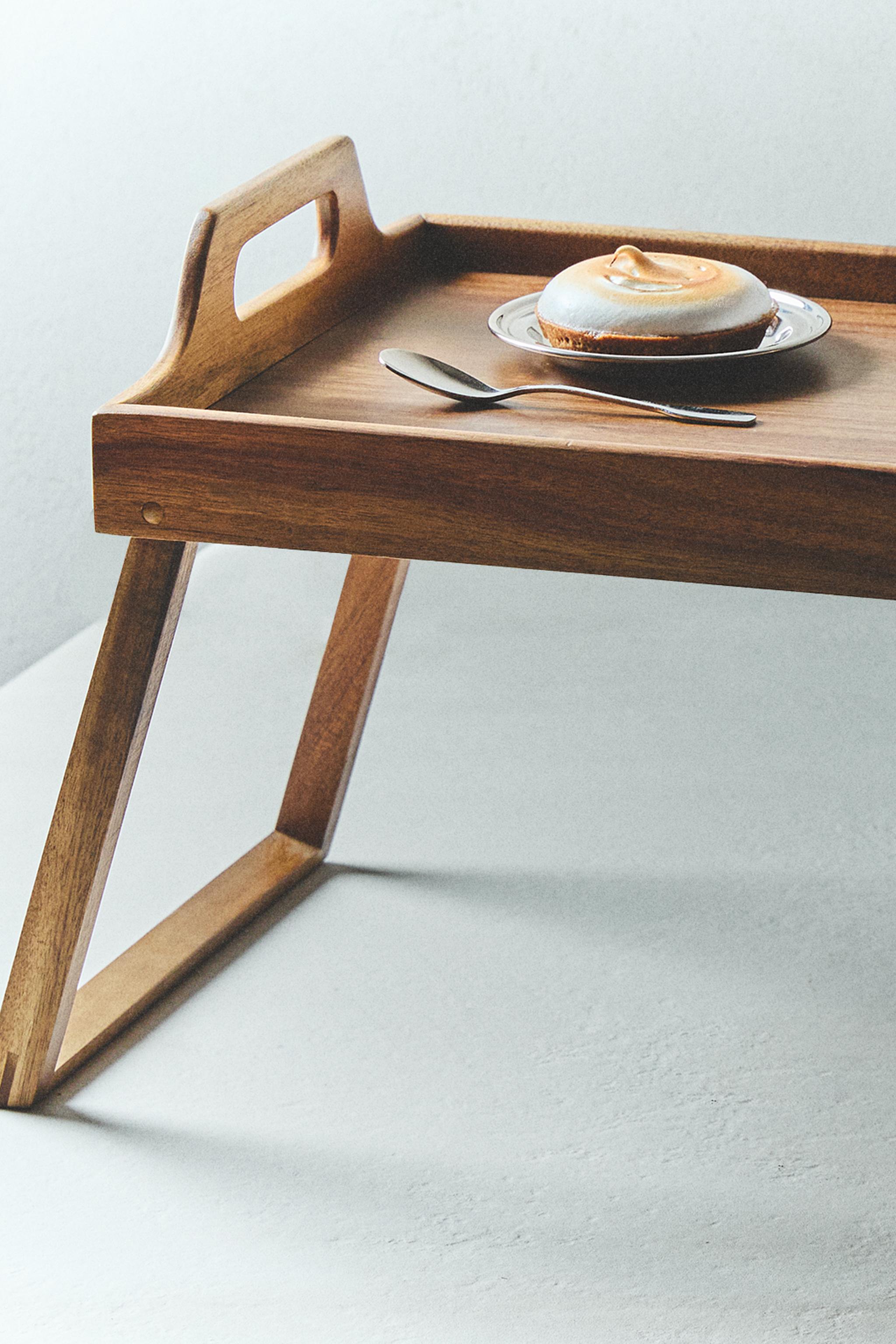 FOLDABLE TRAY WITH HANDLES