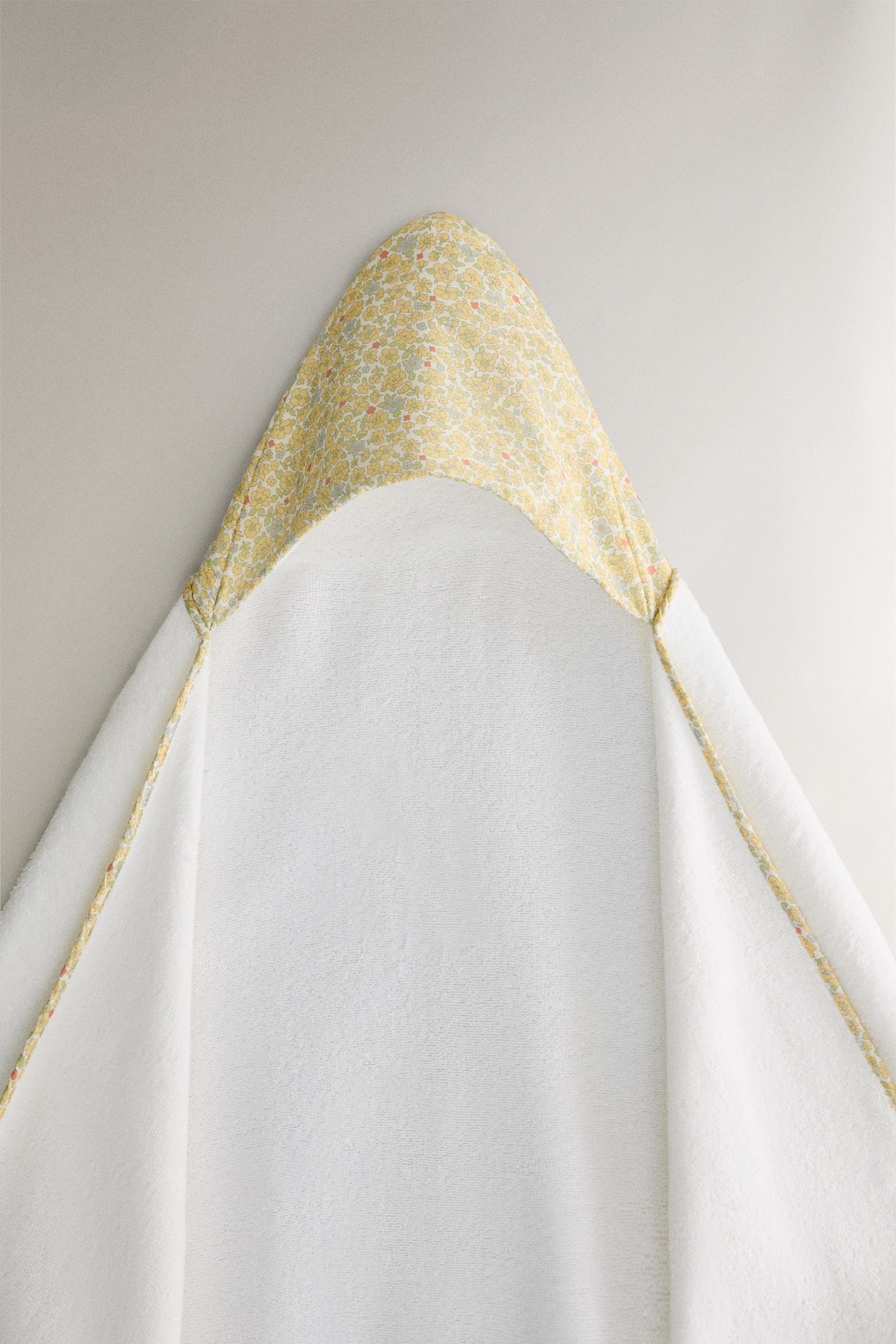 HOODED BABY BATH TOWEL WITH FLORAL PIPING AND HOOD