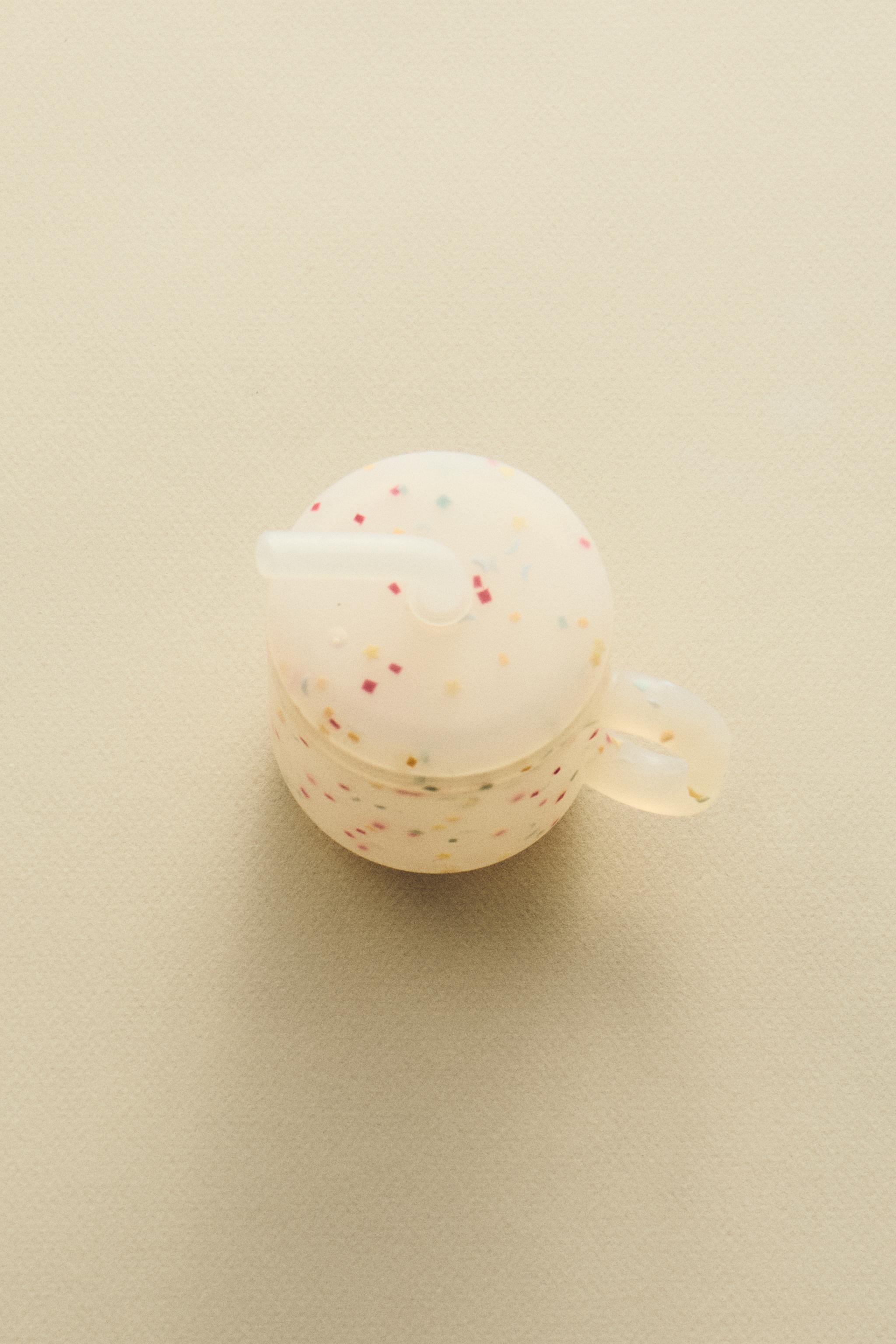 CHILDREN'S SILICONE CONFETTI TUMBLER