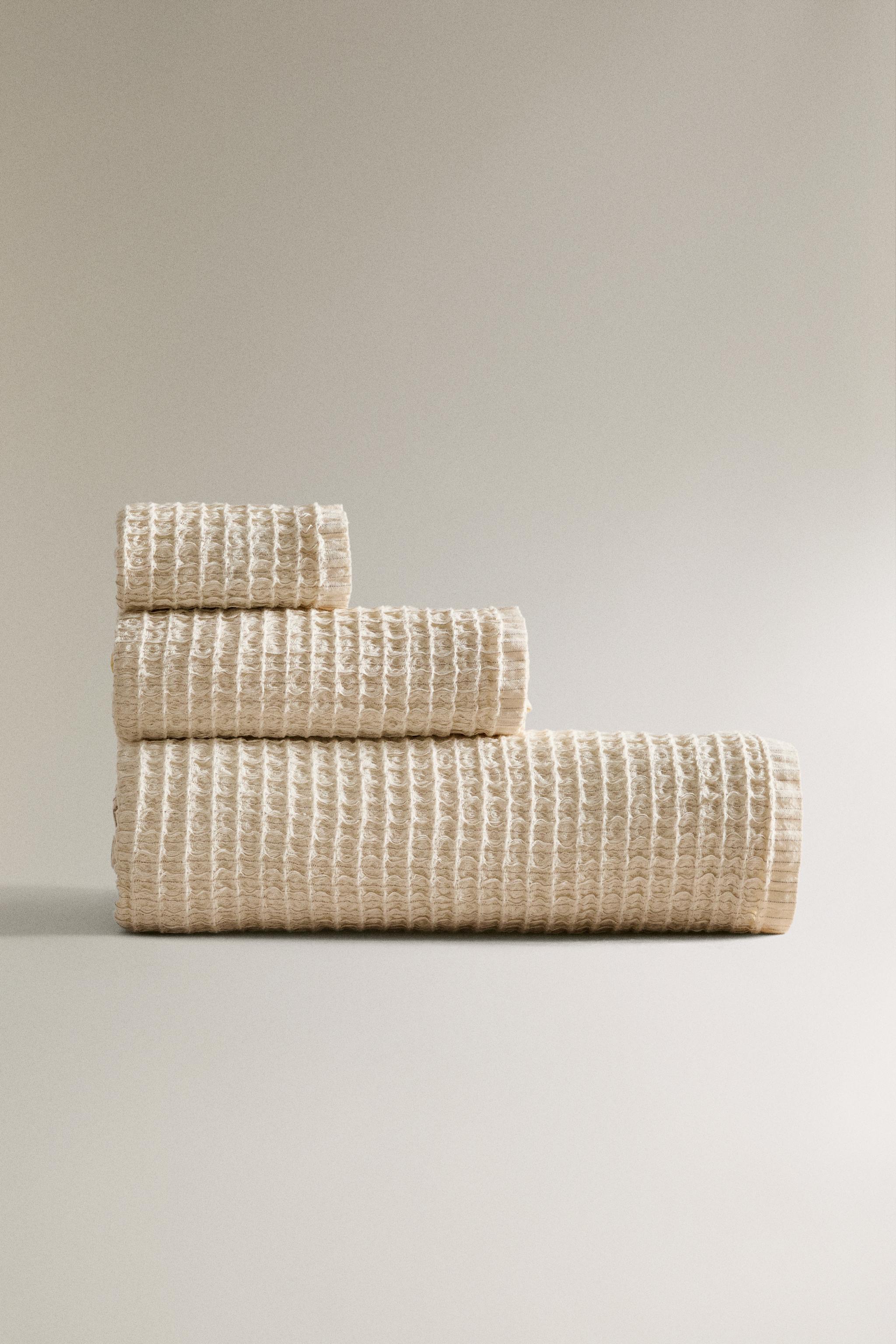 STRIPED WAFFLE-KNIT BATH TOWEL