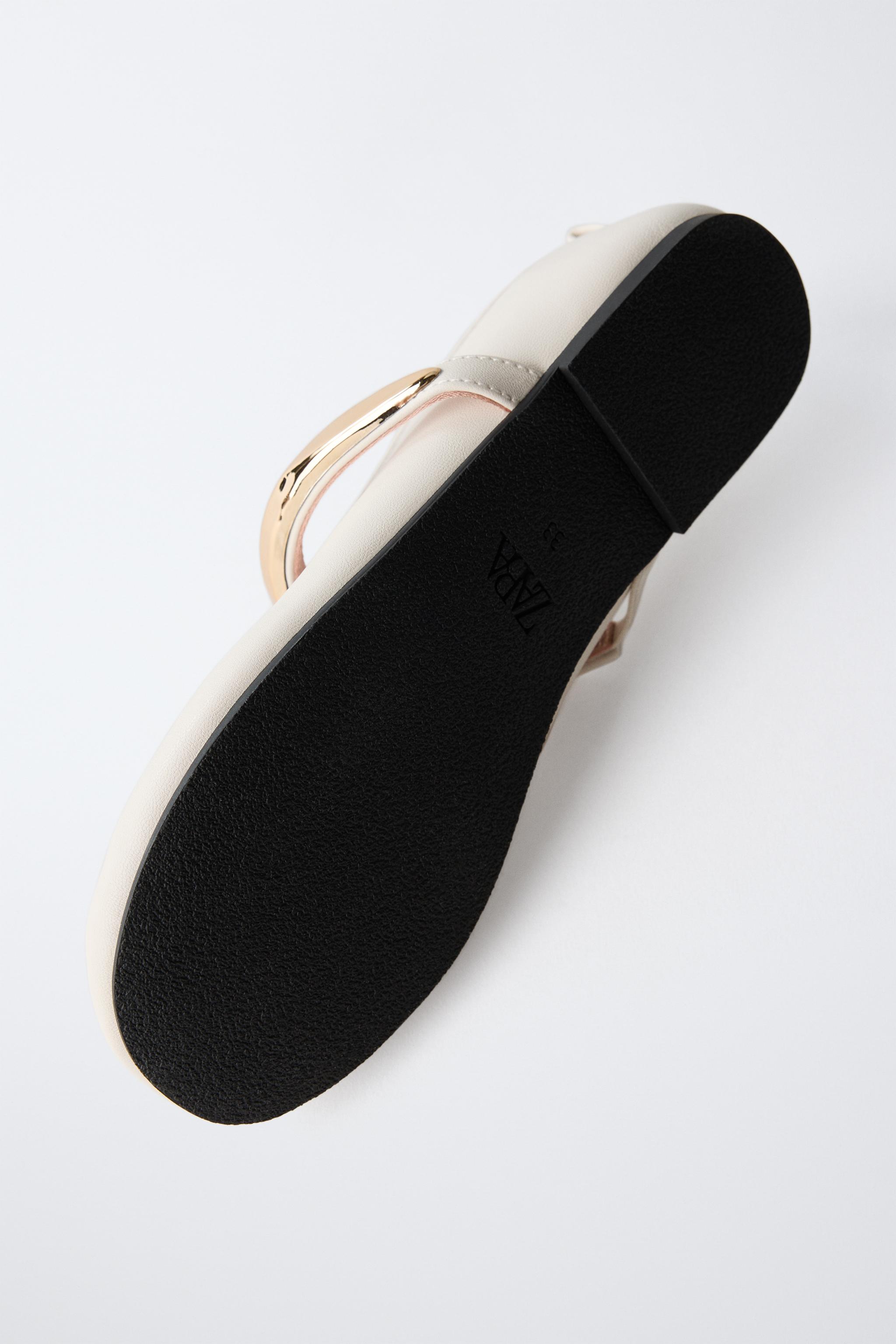 BALLET FLATS WITH METAL STRAP
